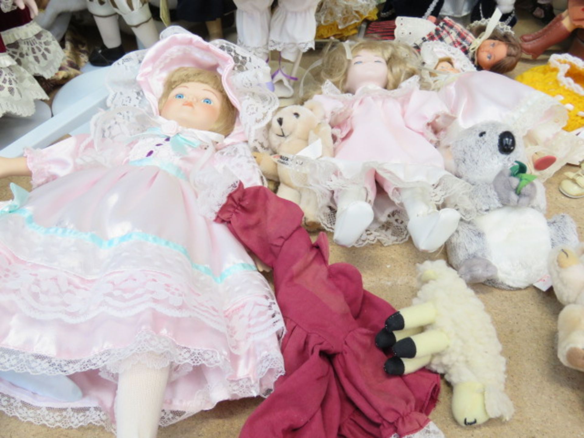 Large quantity of dolls - Image 6 of 13