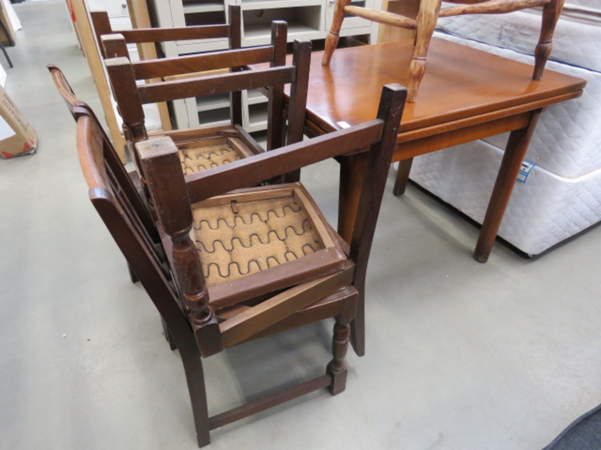 Oak finished drawer leaf table, plus 4 chairs with drop-in seats