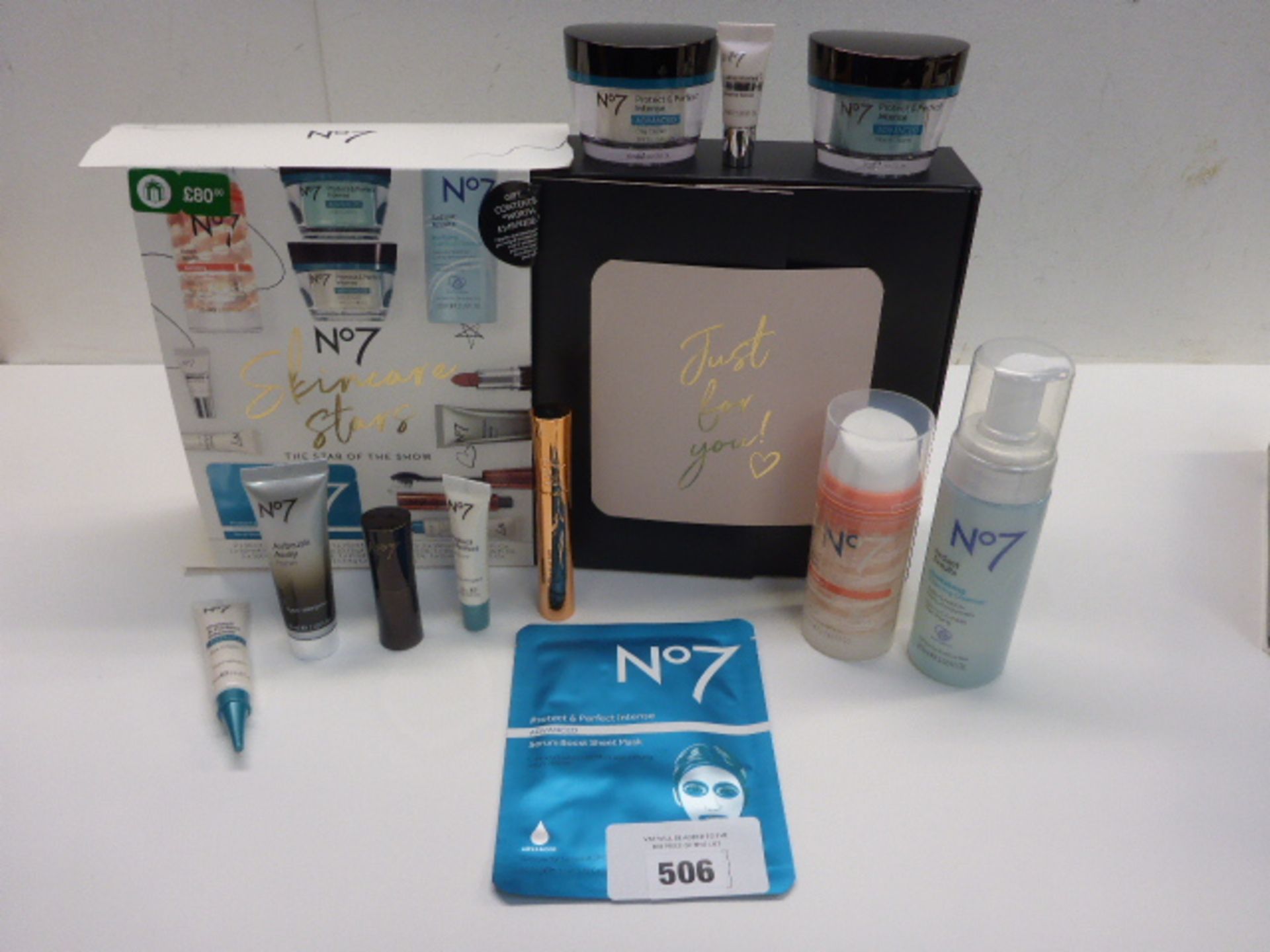 No. 7 Skincare Stars 'The Star of the Show' beauty gift box