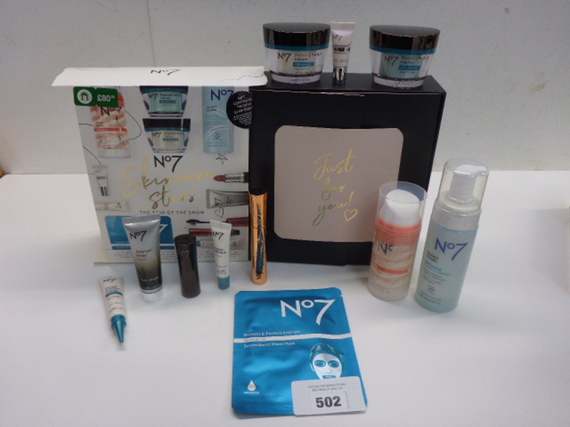 No. 7 Skincare Stars 'The Star of the Show' beauty gift box