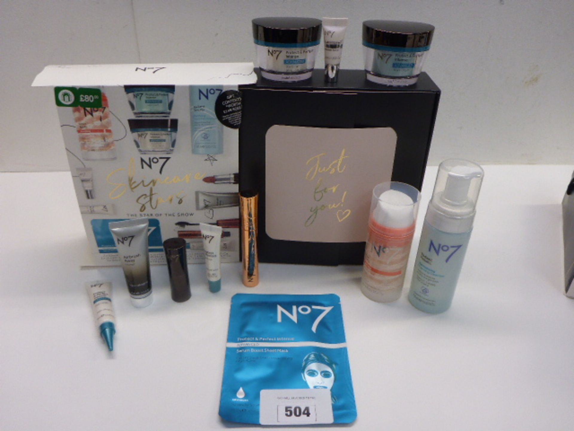 No. 7 Skincare Stars 'The Star of the Show' beauty gift box