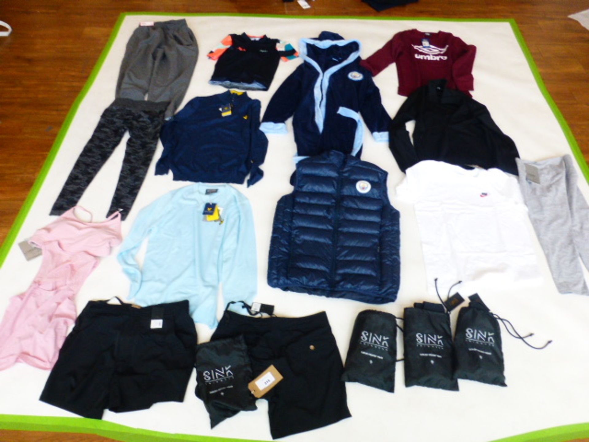 Selection of sportswear to include Lyle & Scott, Slazenger, Umbro, etc