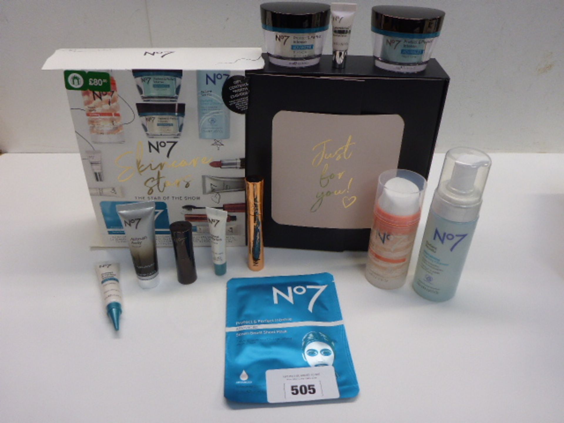 No. 7 Skincare Stars 'The Star of the Show' beauty gift box