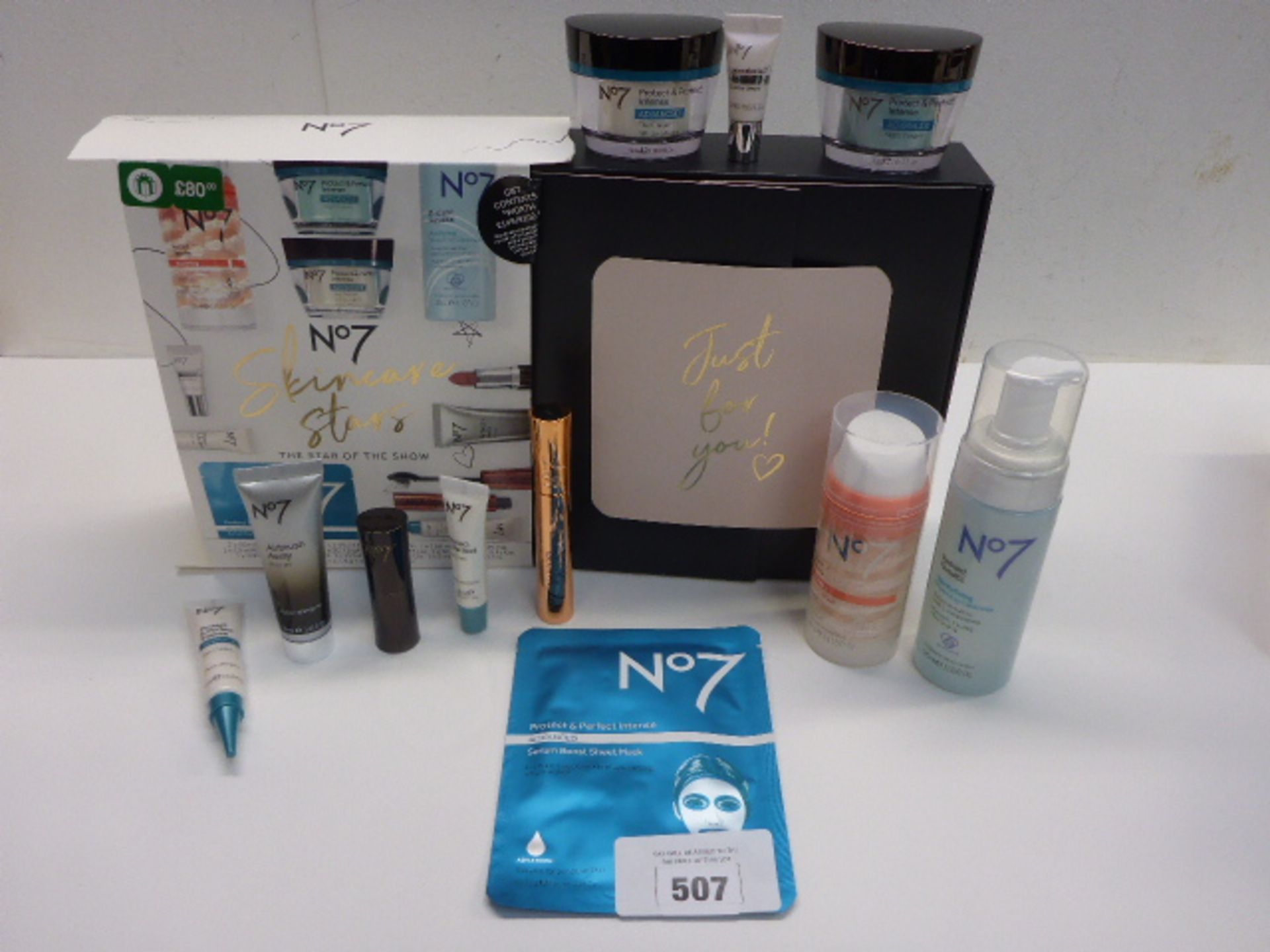 No. 7 Skincare Stars 'The Star of the Show' beauty gift box