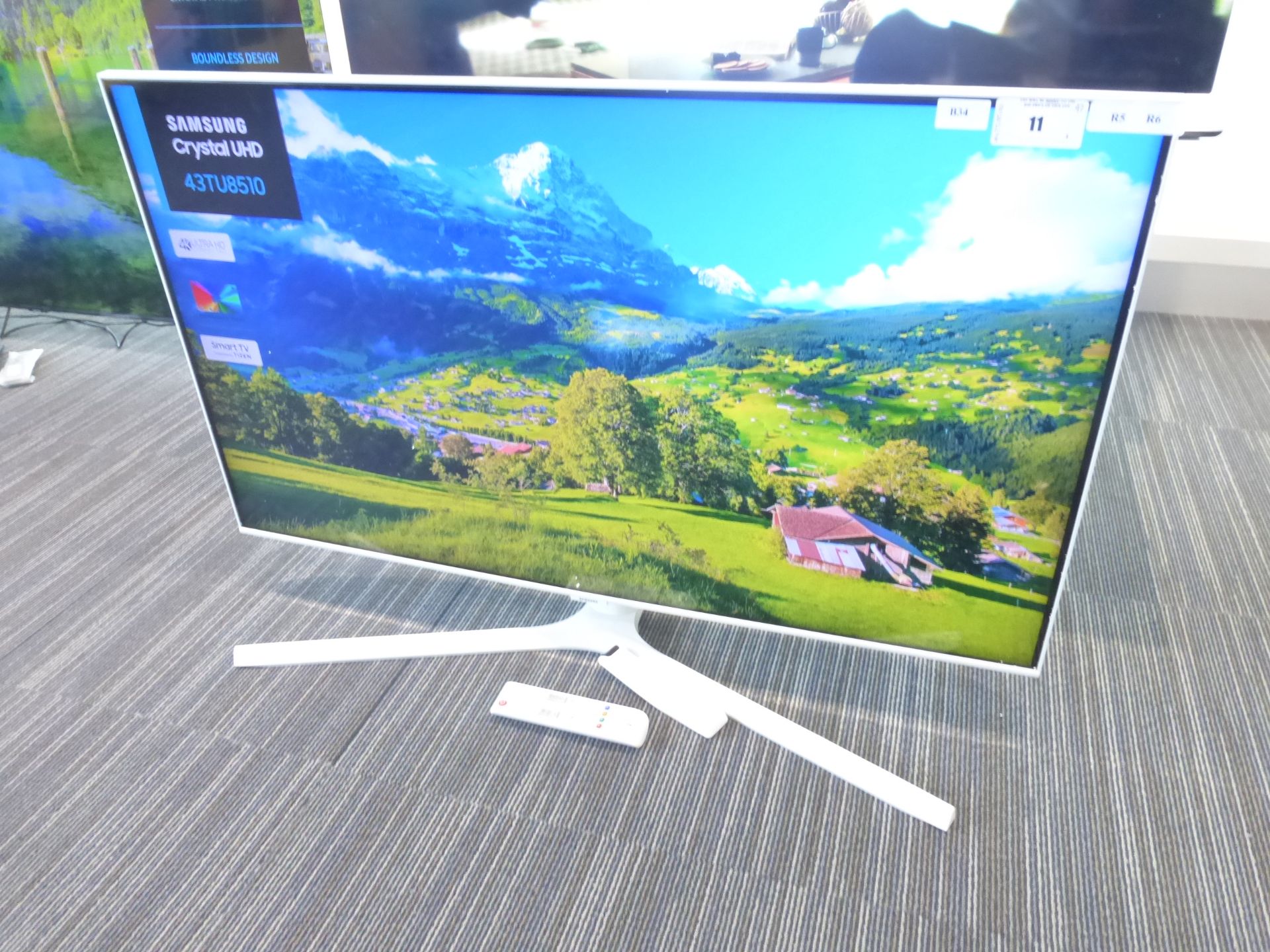 Samsung 43'' 4K TV Model: UE43TU8510U, includes remote (R5 & R6) and box (B34) Screen has no visible