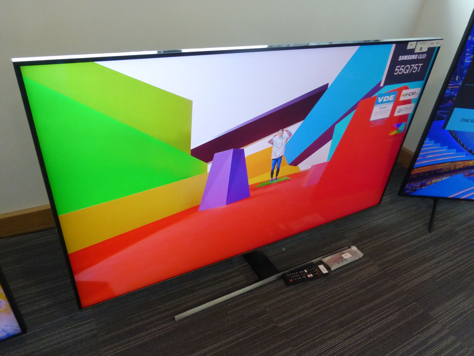 Samsung 55'' 4K TV Model: QE55Q7TAT, includes remote (R16 & R17) and box (B41) Screen has no visible