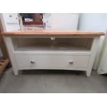 5200 Gloucester white painted oak corner TV unit (79)