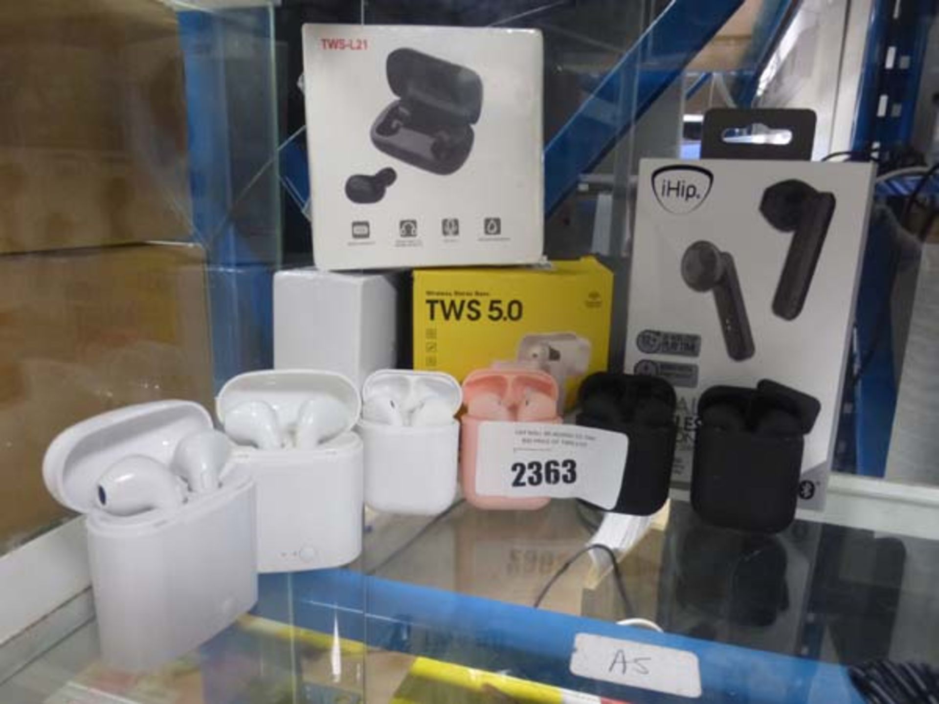 Approximately 10 various wireless earphone sets (some boxed)
