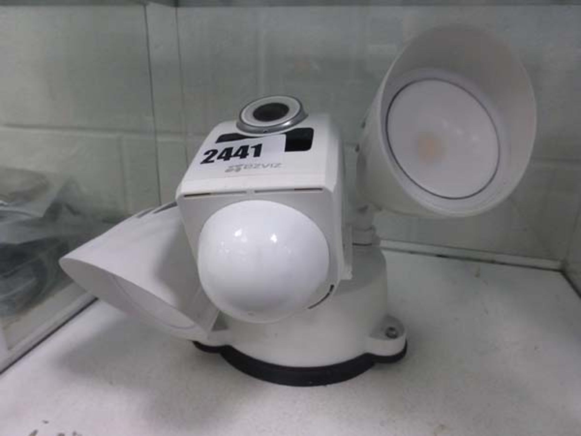 Ezbiz smart security light camera model CS-LC1