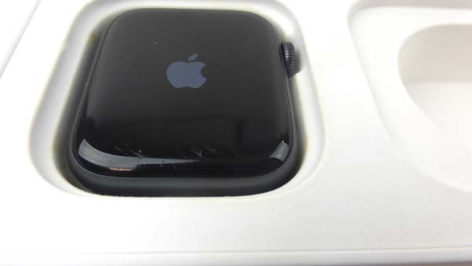 Apple Watch Series 4 44mm - no strap (Model A1978) Minor marks to item, used - Image 2 of 3