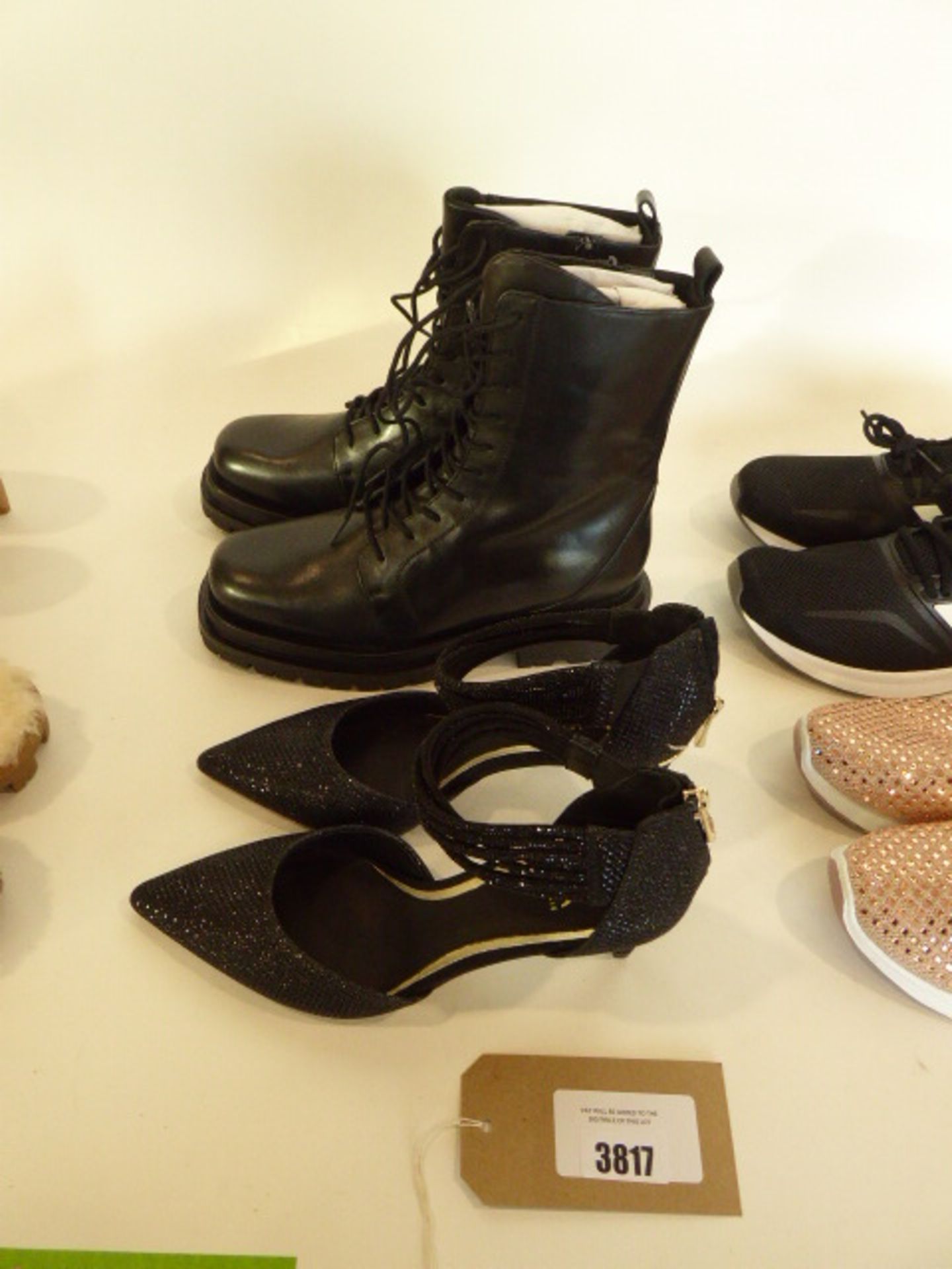 Bag of assorted mens and ladies shoes - Image 3 of 4