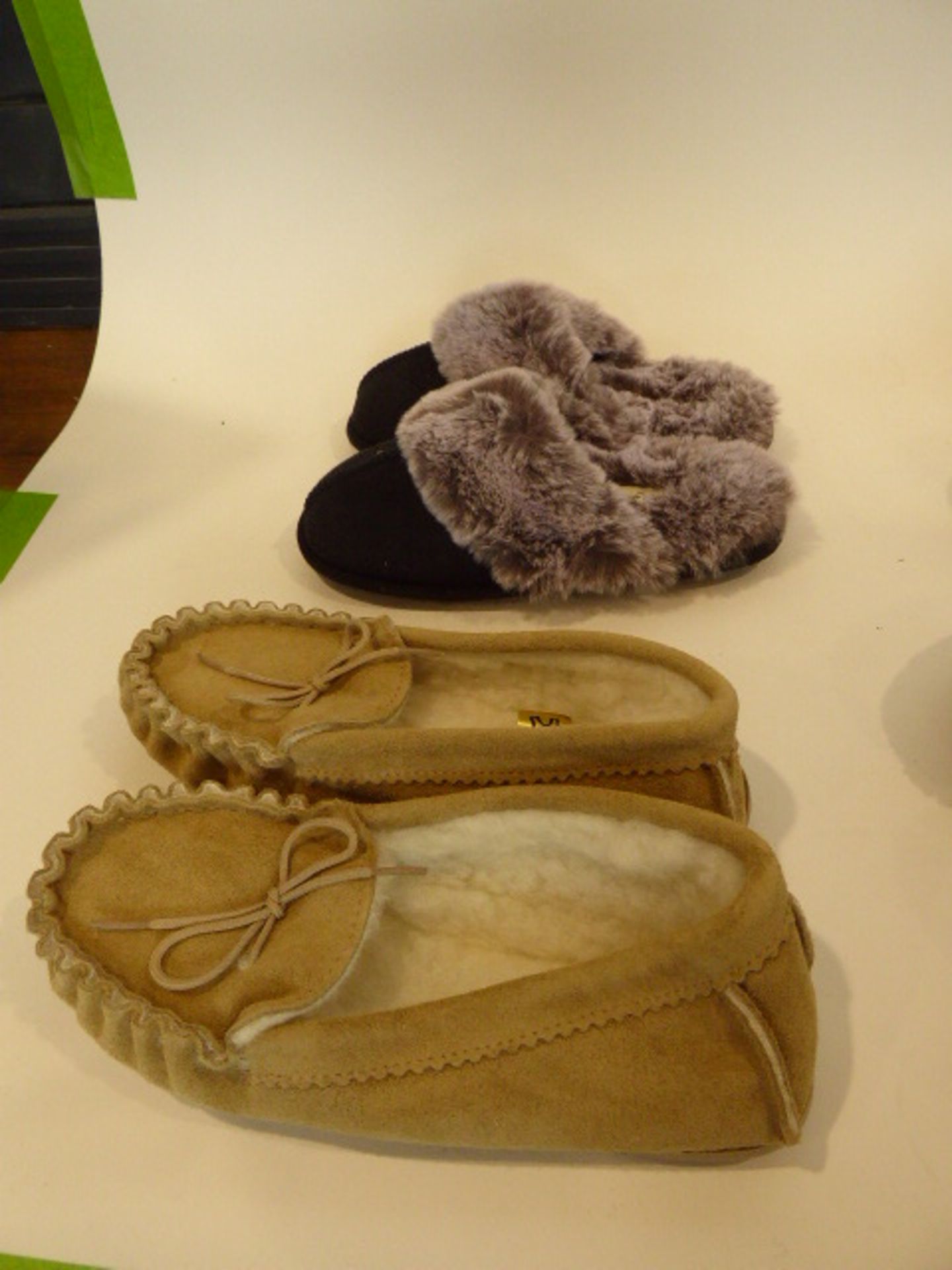 Bag of assorted sandals and slippers - Image 2 of 4