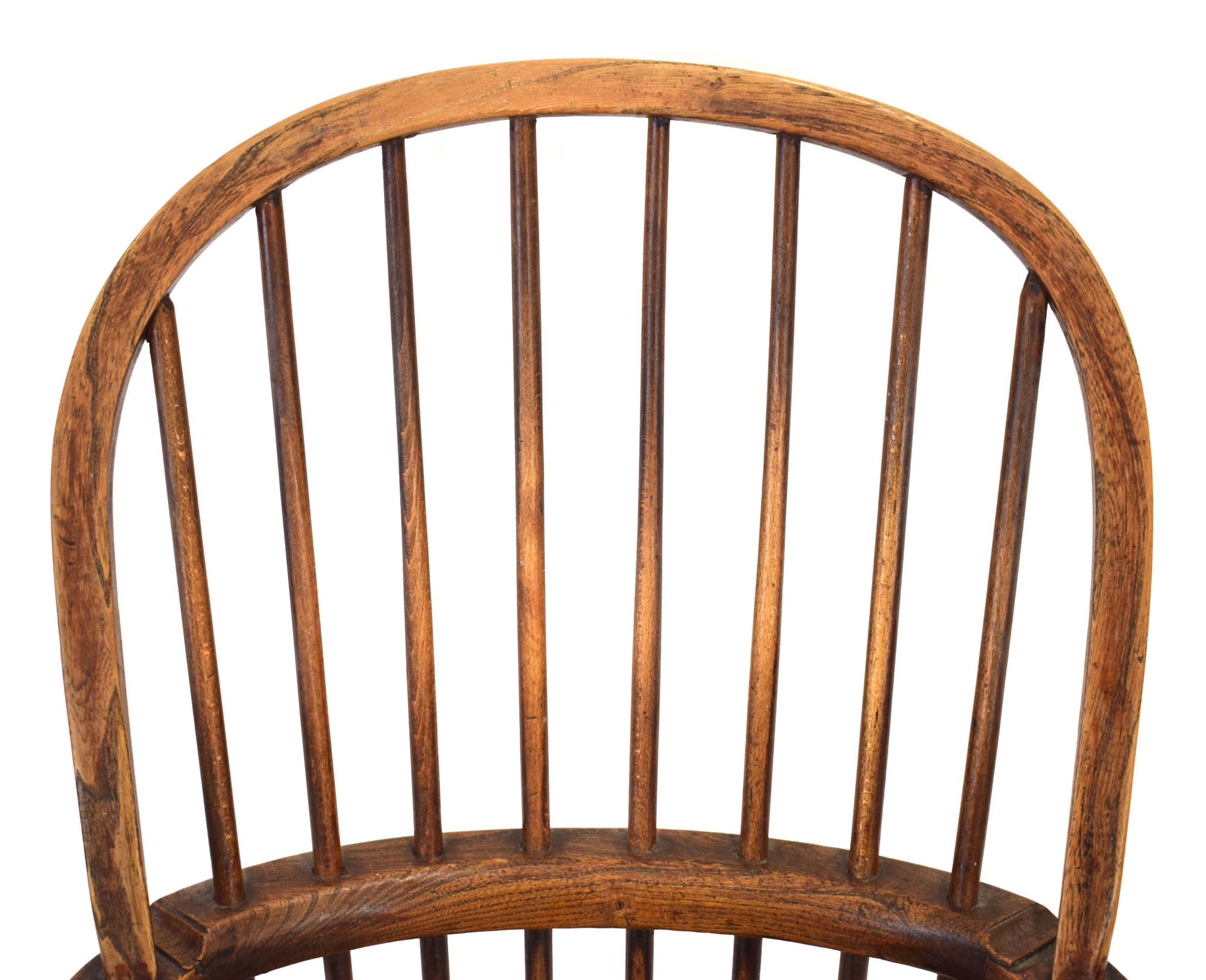 A late 19th/early 20th century elm seated hoop and stick back dining chair CONDITION - Image 4 of 4