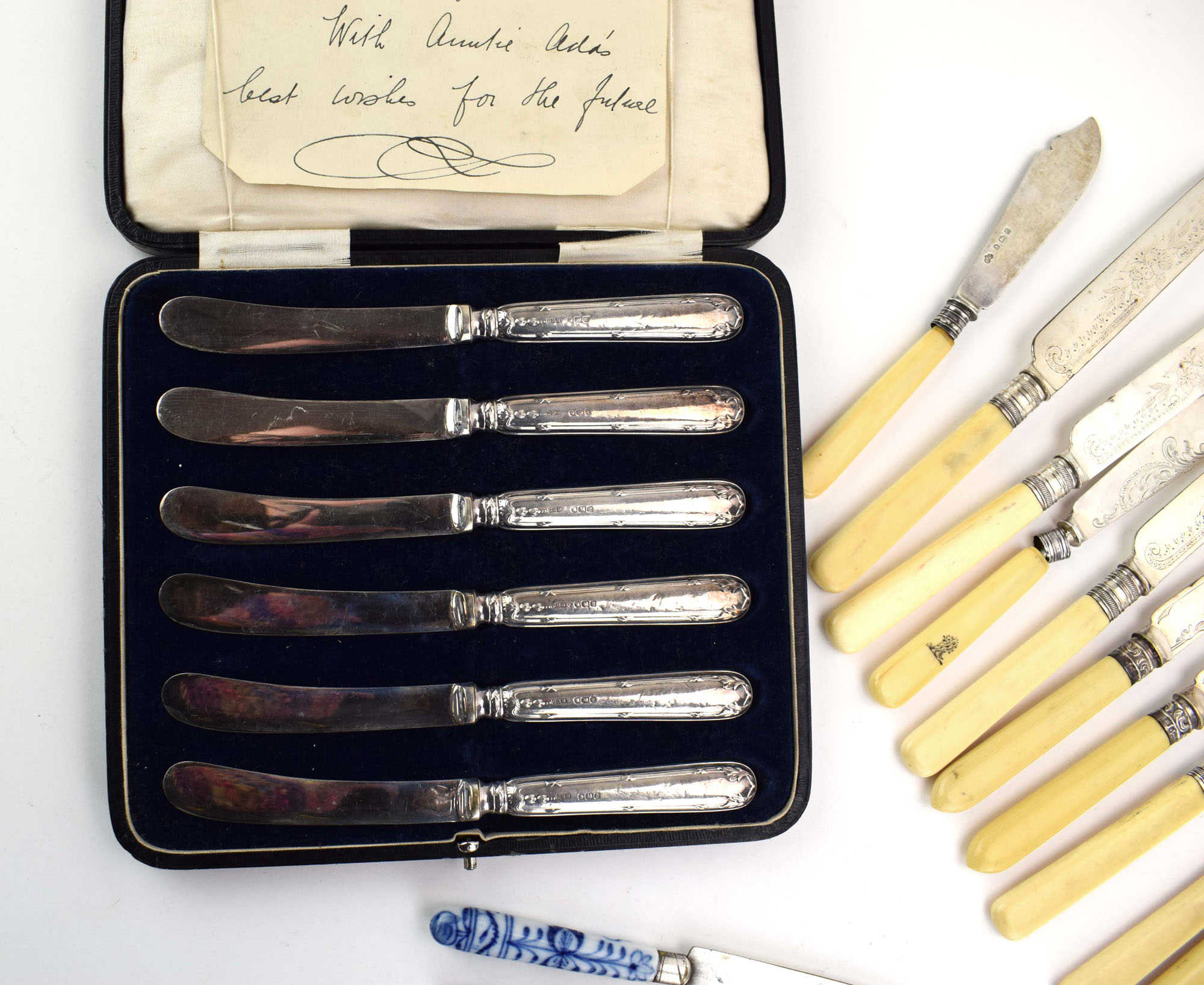 A cased set of six early 20th century silver handled butter knives, maker GHB, Sheffield 1916, - Image 2 of 4