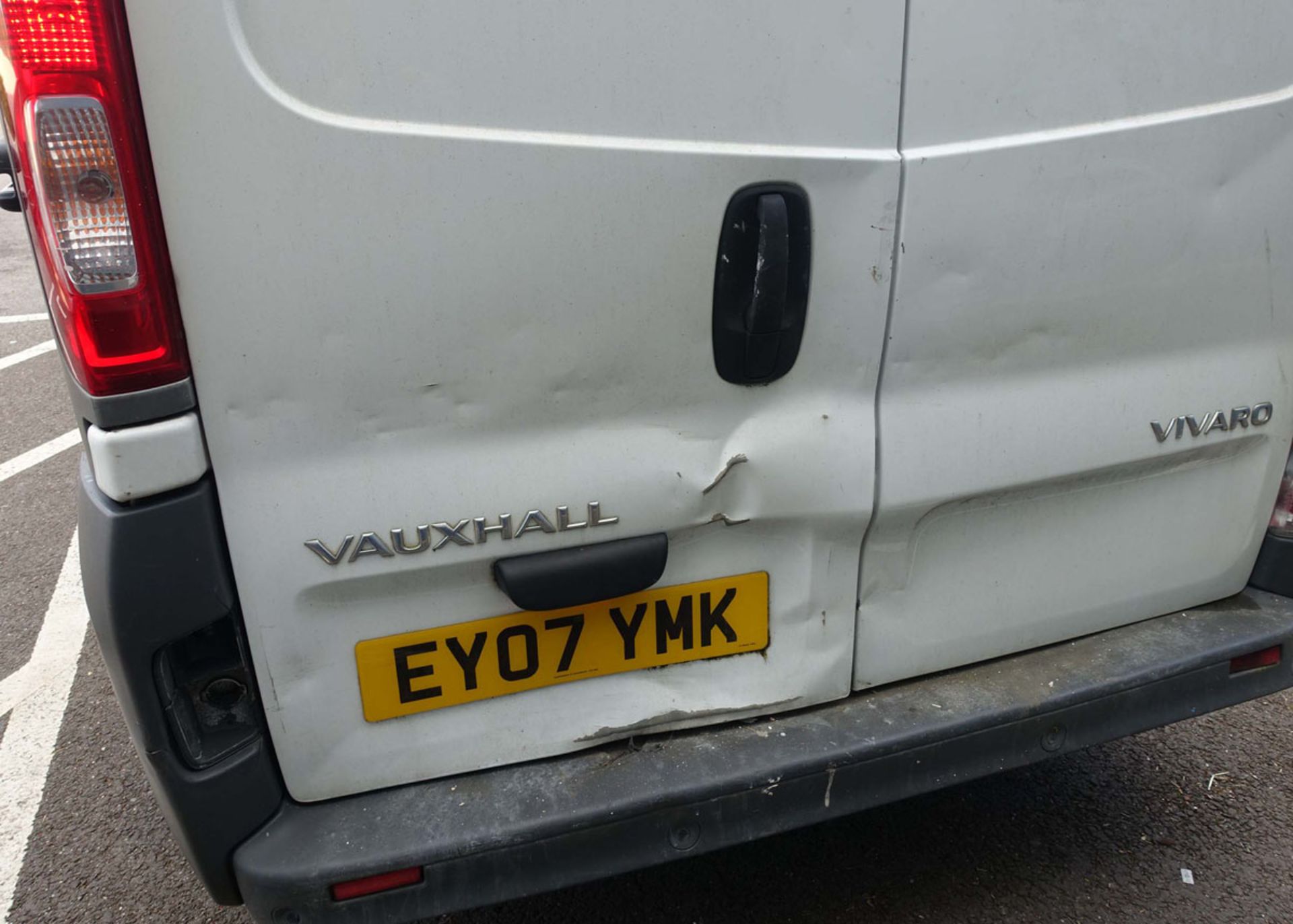 EY07 YMK (2007) Vauxhall Vivaro van, diesel in white MOT: None Note: Issues with turbo/loss of - Image 5 of 11