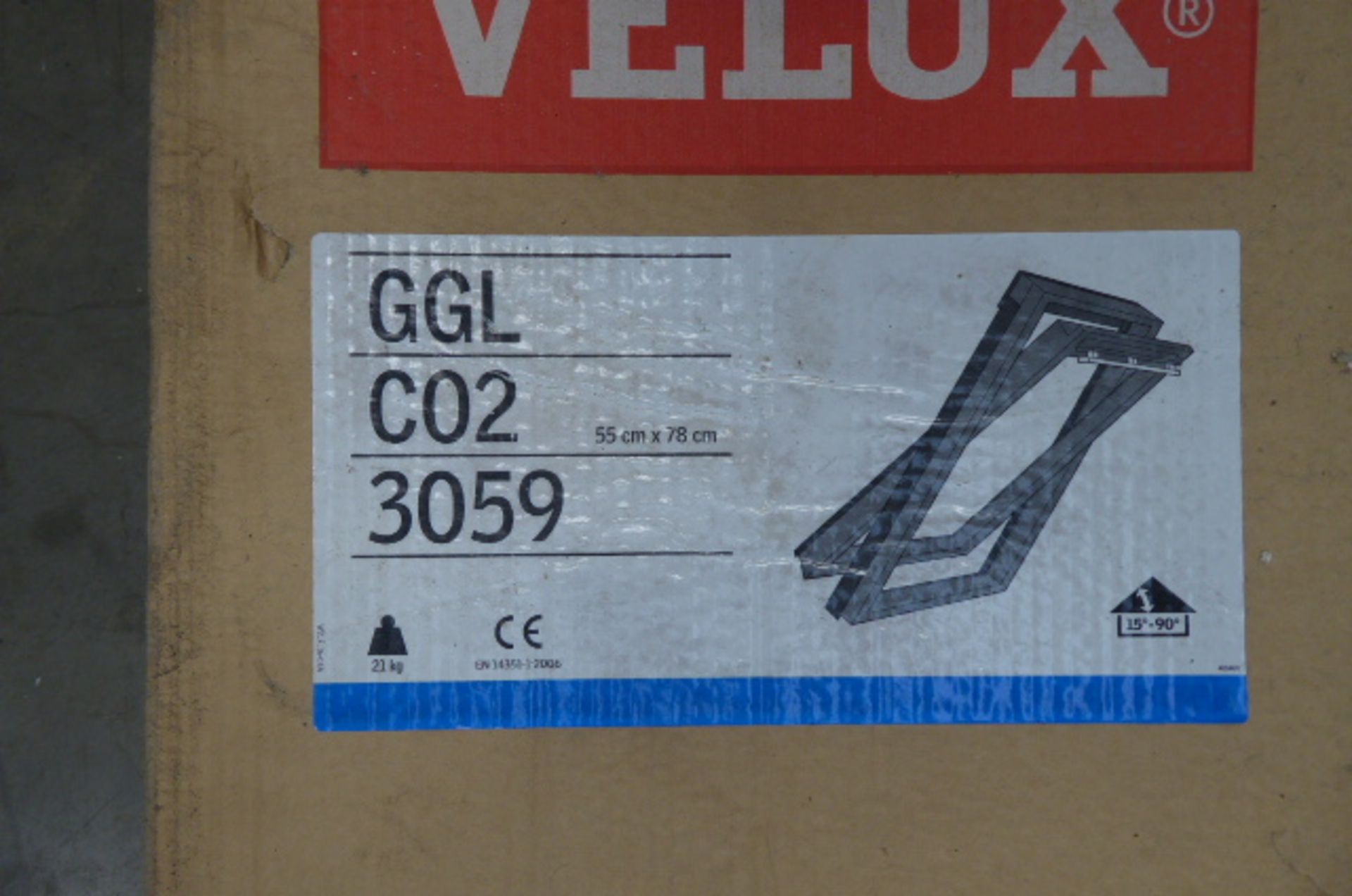 Velux GG2 Co2 55 x 78 centre pivot window Tatty box. - Image 2 of 2