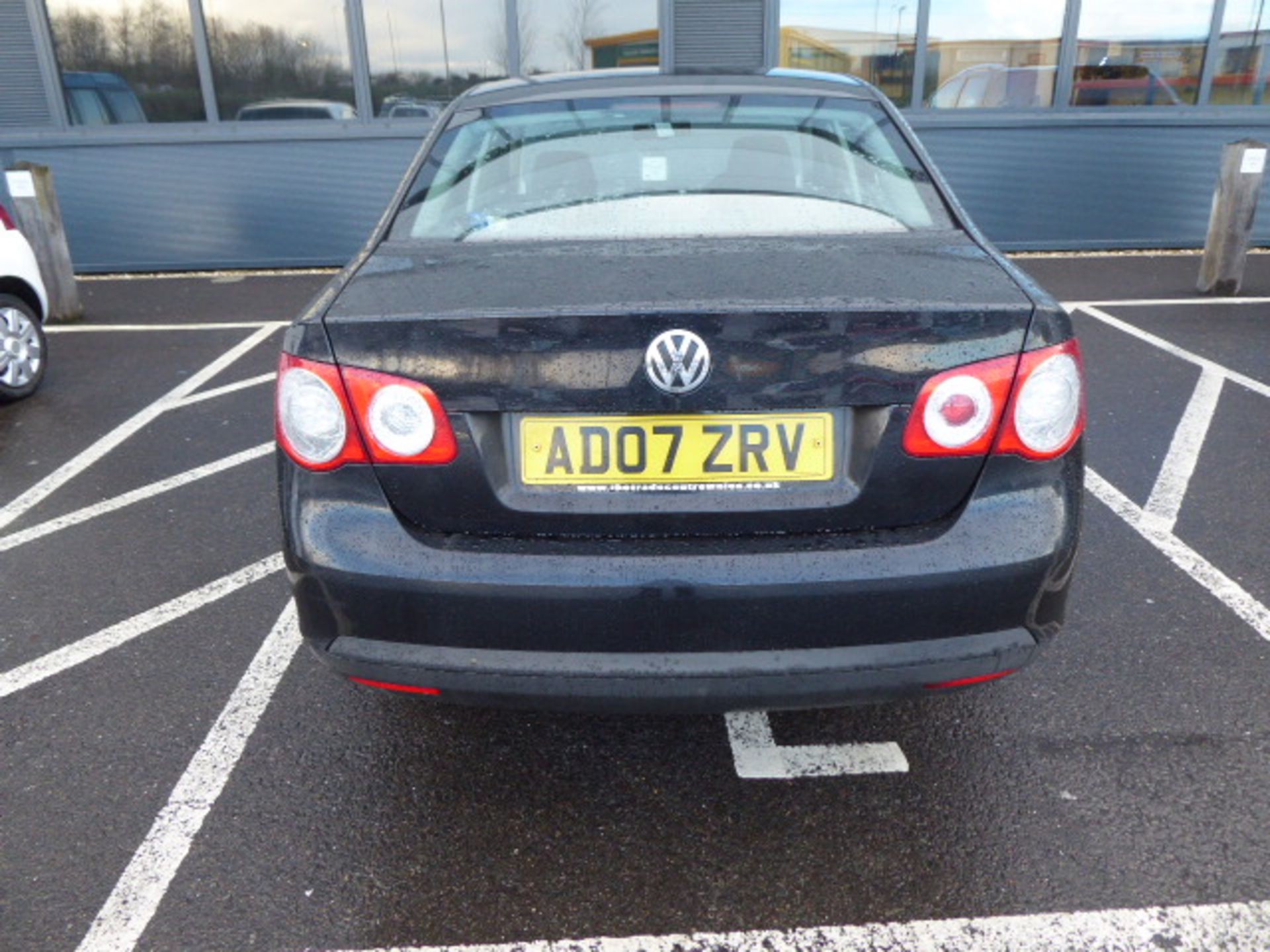 AD07 ZRV (2007) VW Jetta SE TDi 105 1896cc Diesel in black MOT: 02/11/2021 - Image 3 of 8