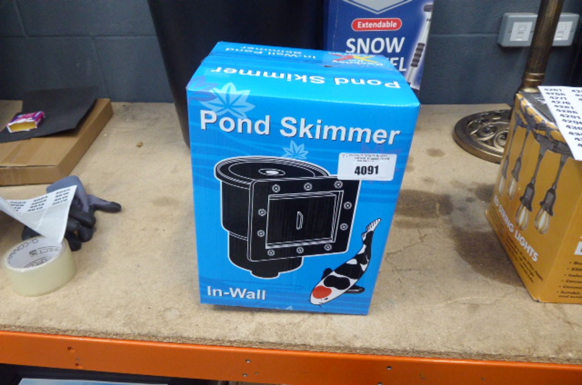 Boxed pond skimmer