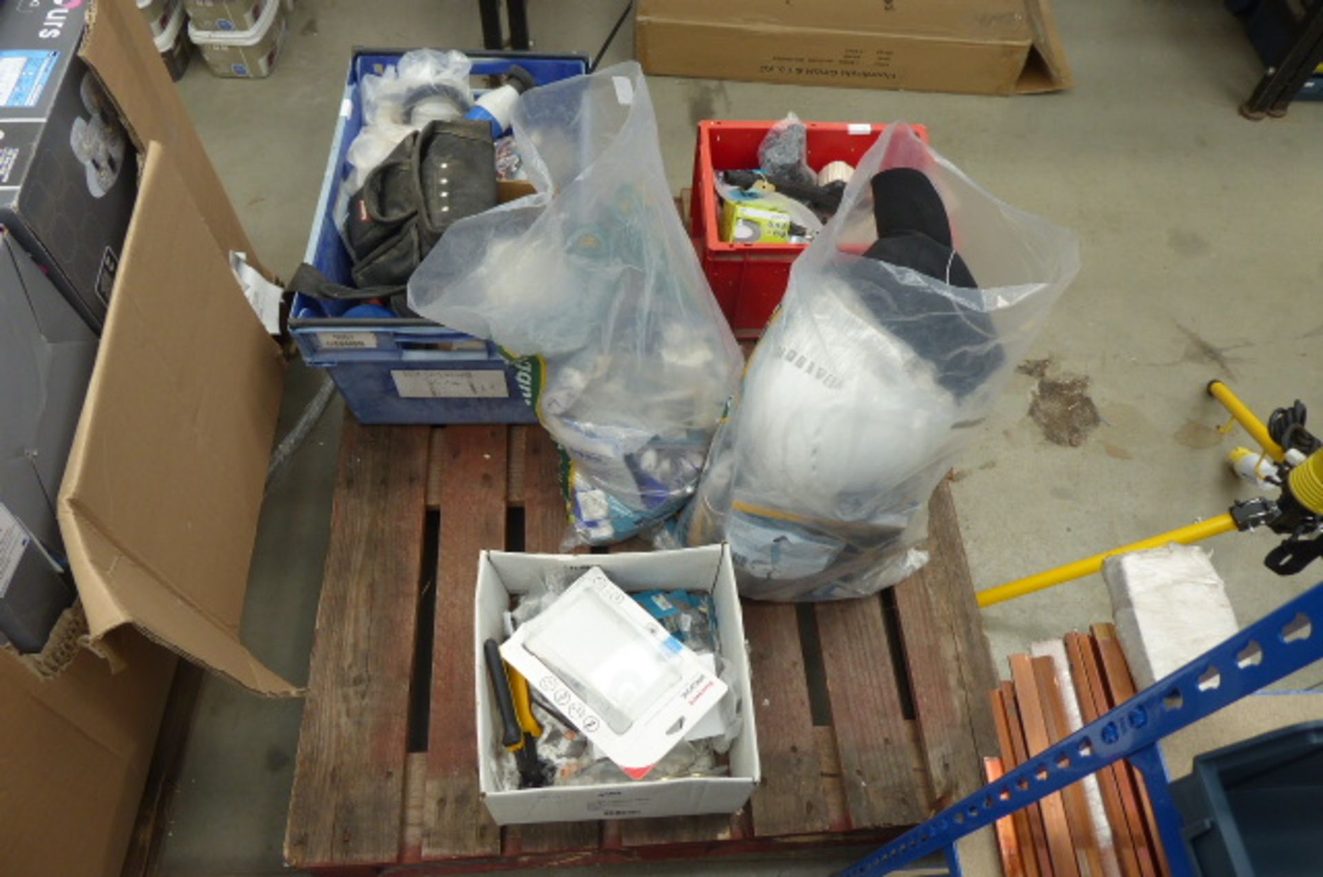 4270 - Pallet containing: nippers, clips, hard hats, radiator valves and lights etc