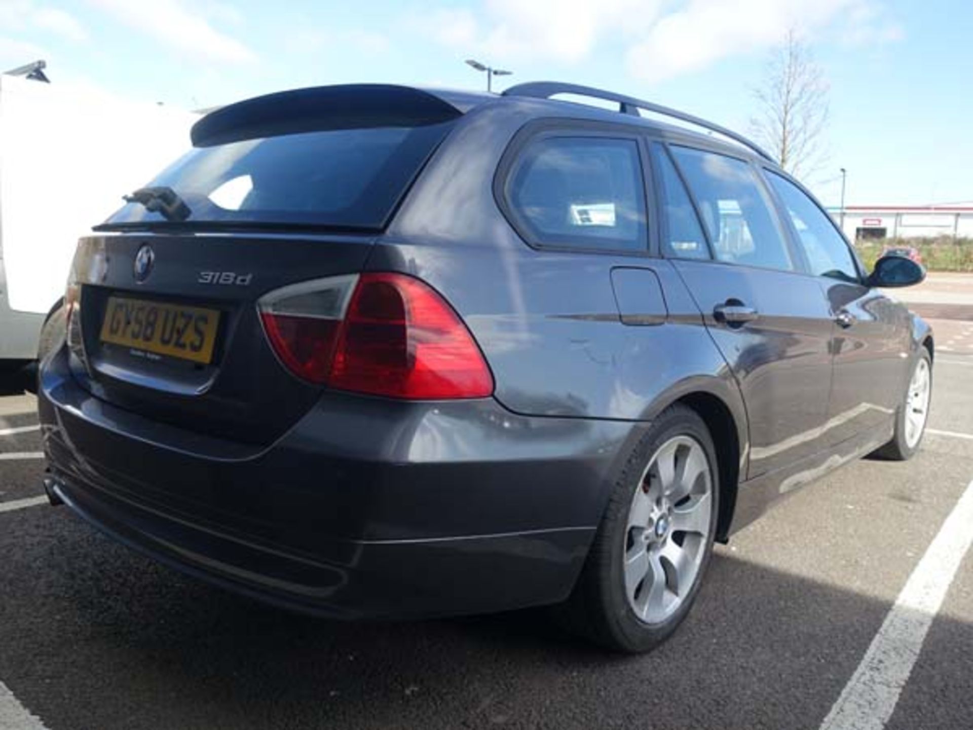 GY58 UZS (2008) BMW 3181 SE Touring, 1995cc diesel in grey MOT: 7/12/21 Notes: heated seats, air - Image 4 of 9