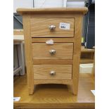 Oak 3 drawer bedside cabinet (39)