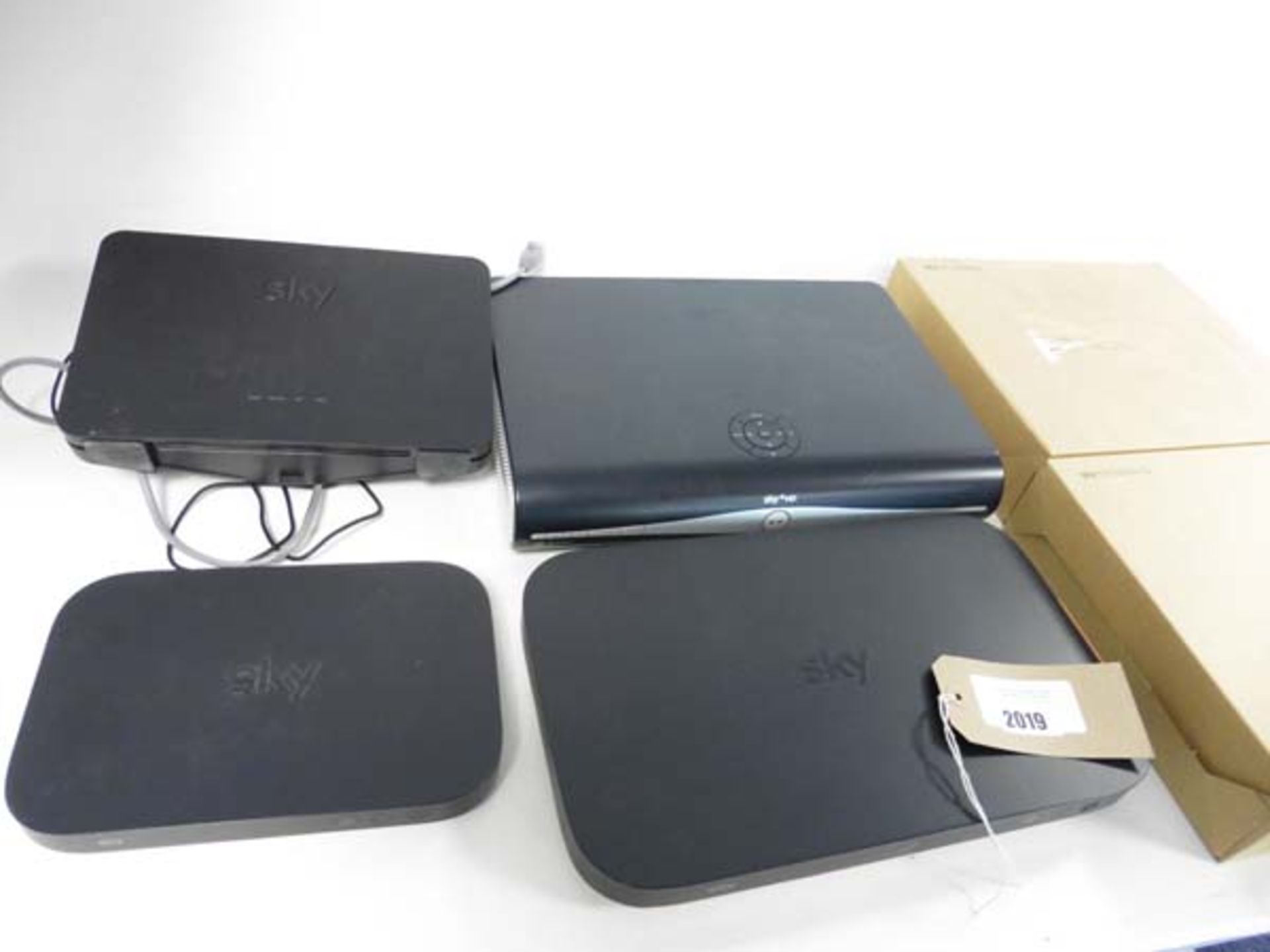 Bag of 6 assorted Sky boxes/broadband routers