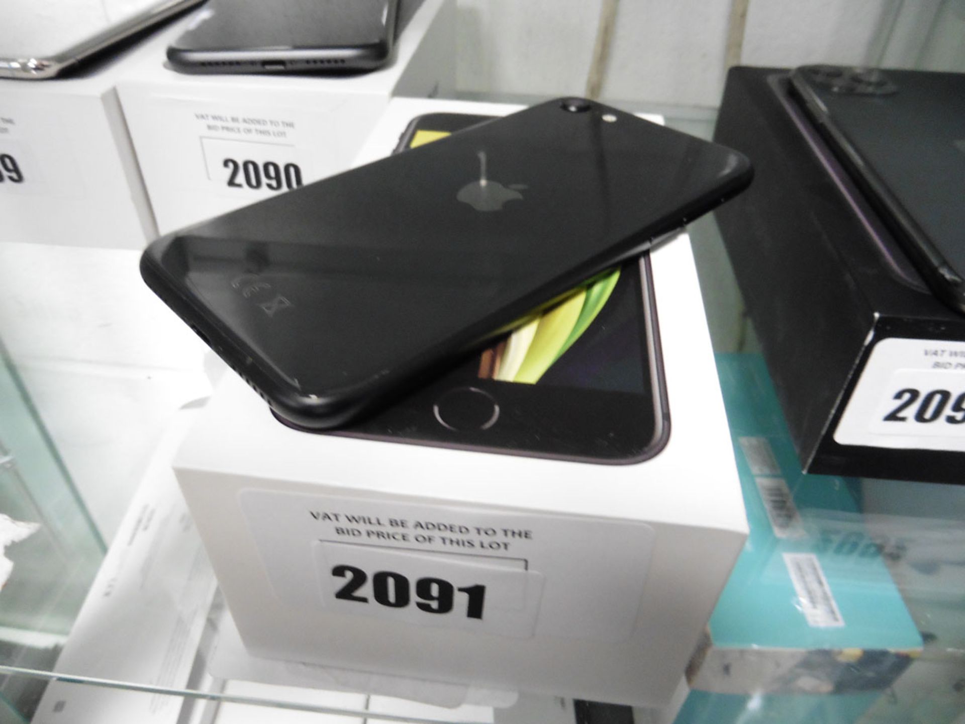 Apple iphone SE in black, 64gb, model: A2296 No visible damage, not icloud locked. Model No. MXR2B/