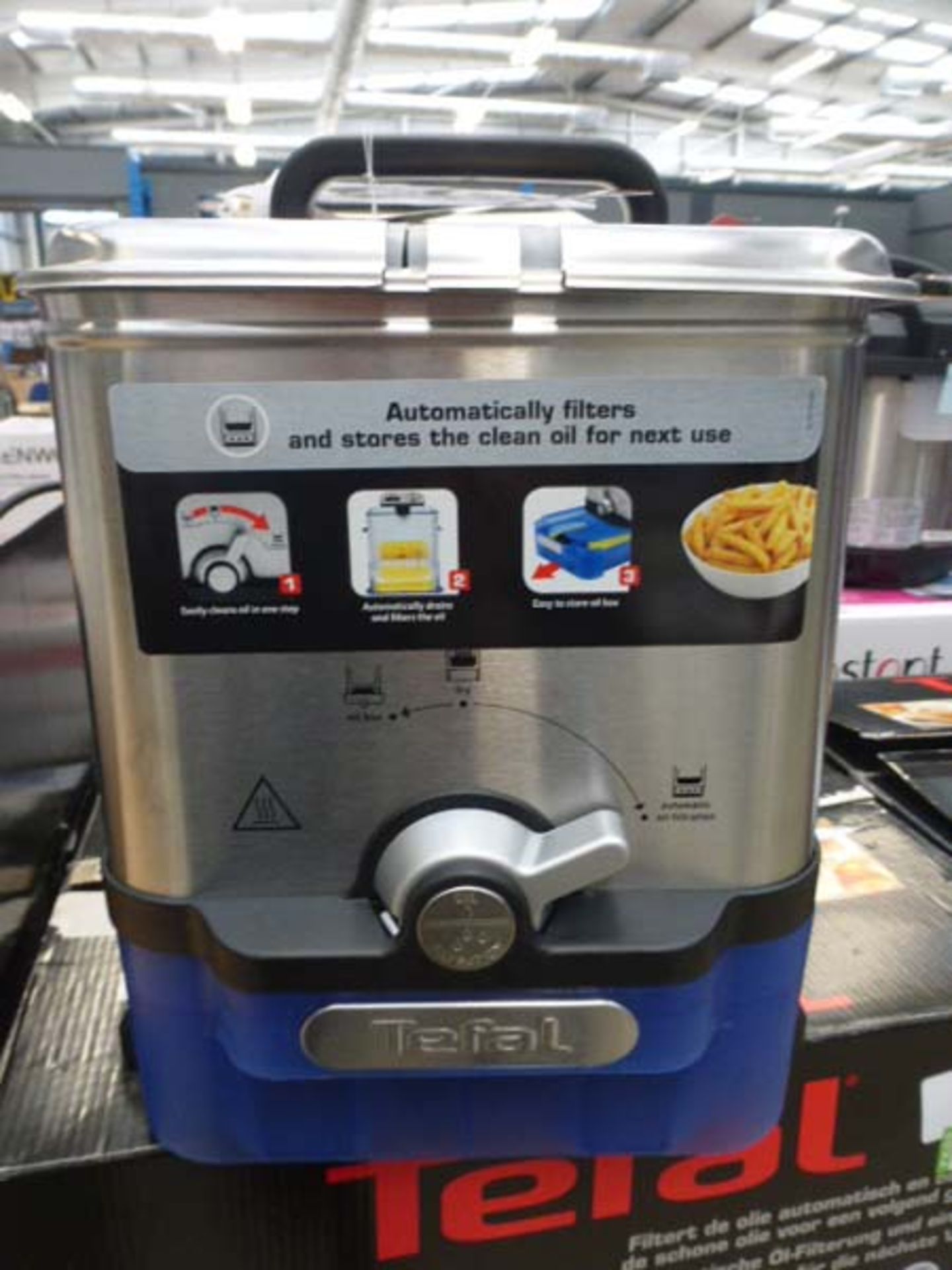 (43) Tefal filter fryer with box