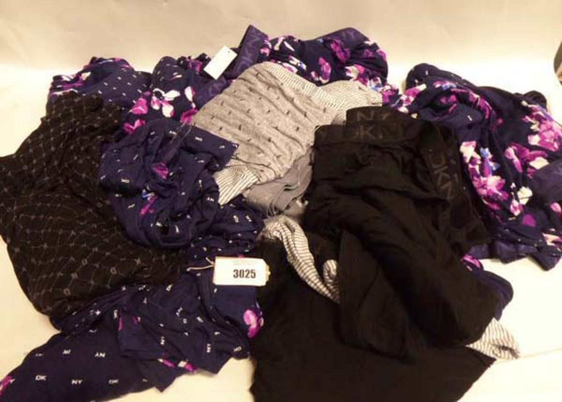 Approx. 40 pairs of ladies DKNY loungewear