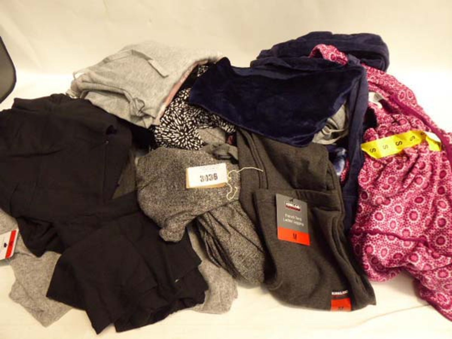 Mixed ladies clothing incl lounge wear, leggings, tops, etc.