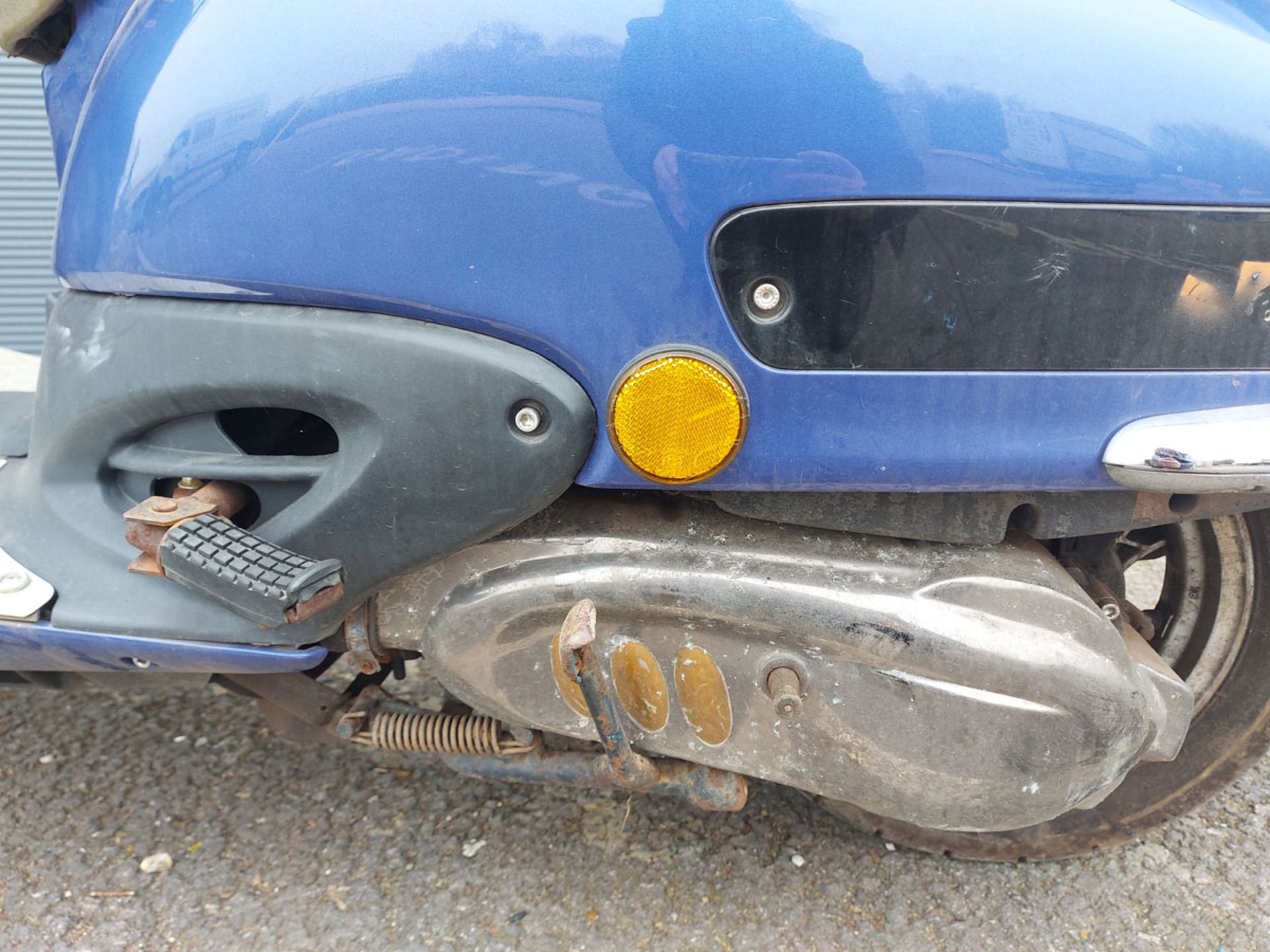 Blue Tamoretti petrol powered scooter complete with log book and key, covered 38,000 miles - Image 10 of 10