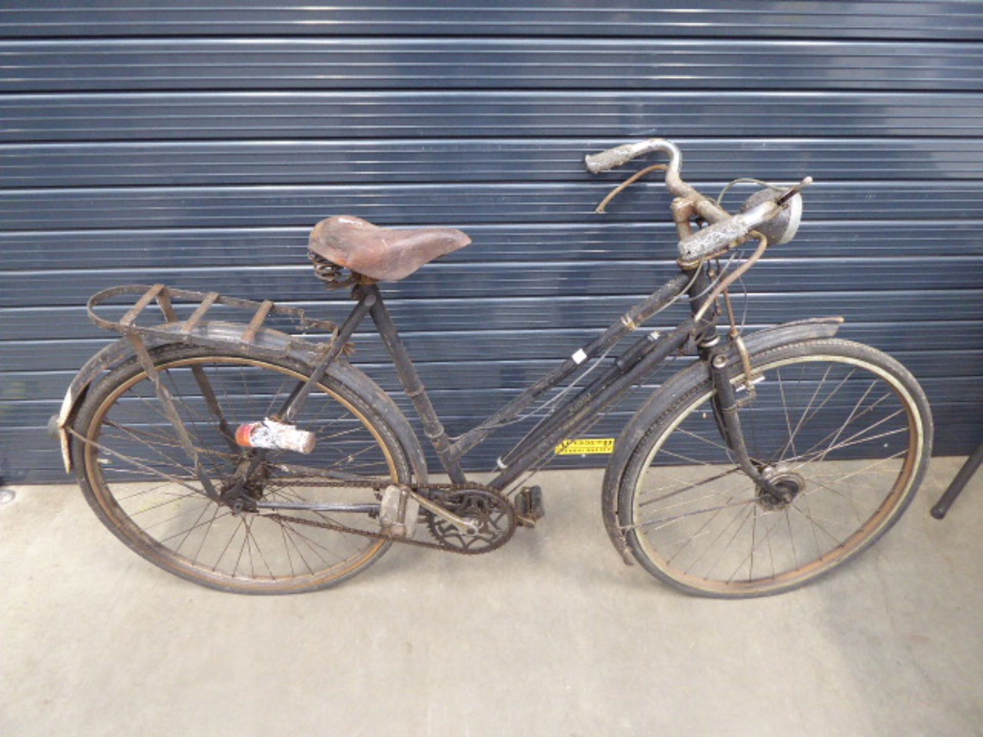 Black vintage ladies bike - Image 2 of 2