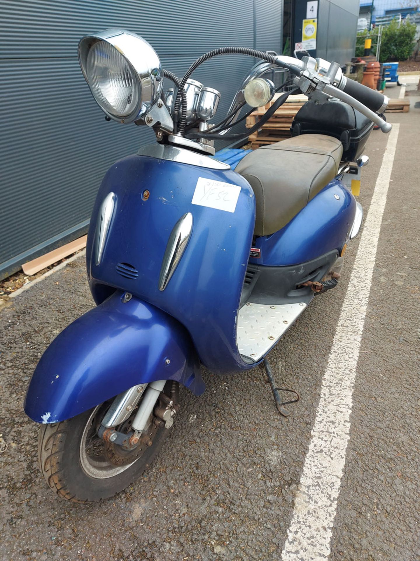 Blue Tamoretti petrol powered scooter complete with log book and key, covered 38,000 miles - Image 5 of 10