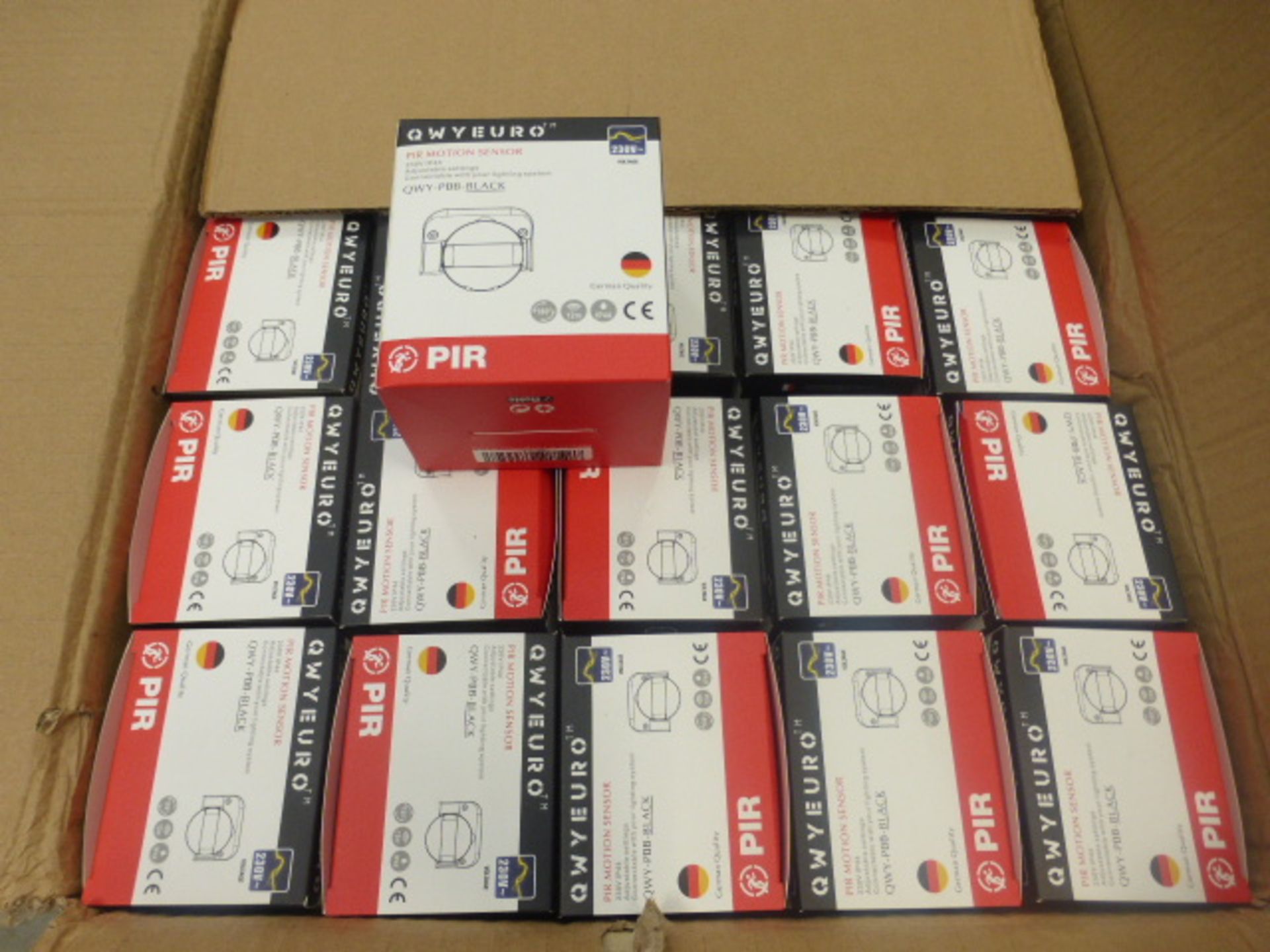 Box of Qwyeuro PIR motion sensors