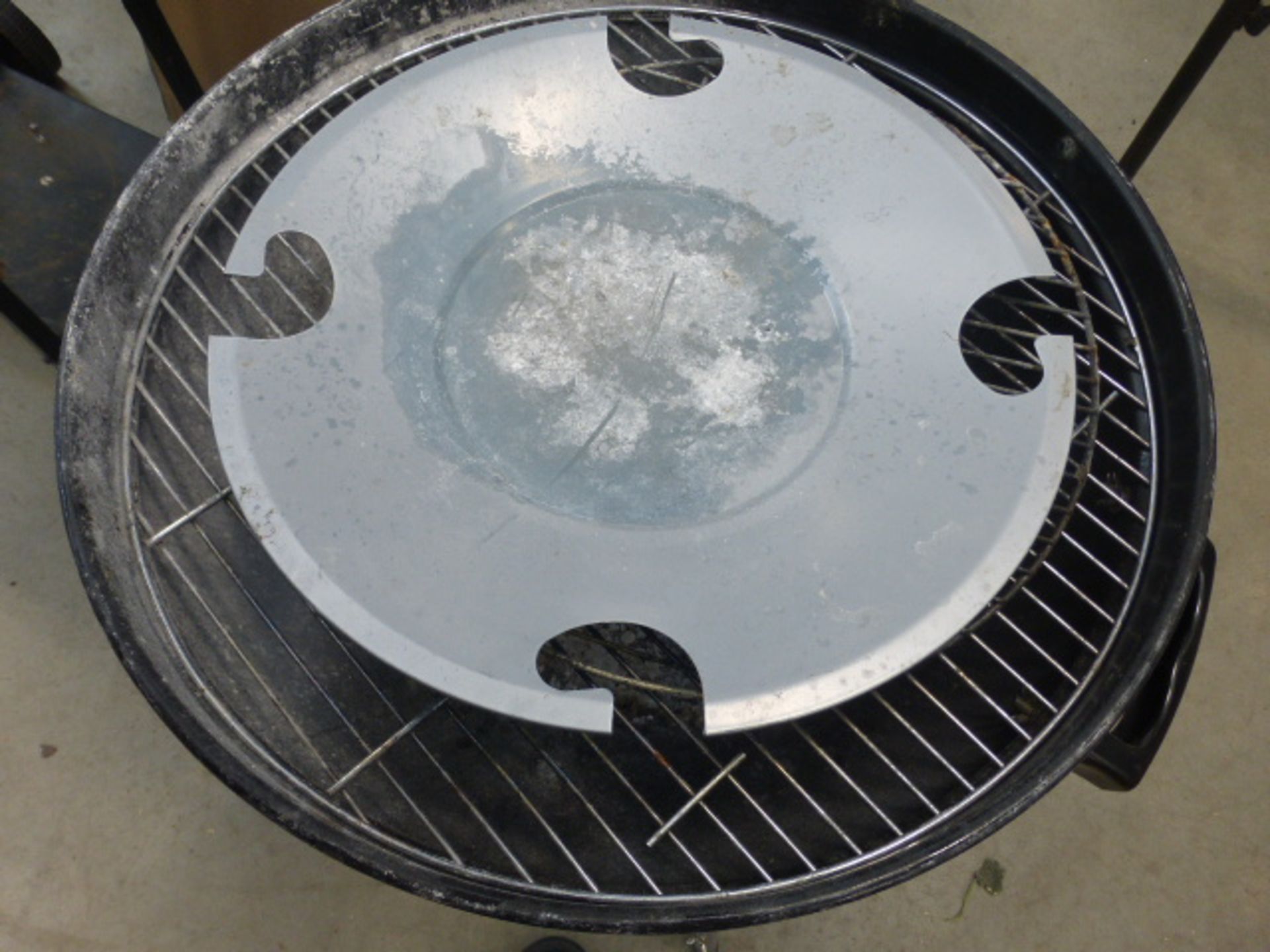 Round charcoal barbecue on stand - Image 2 of 2