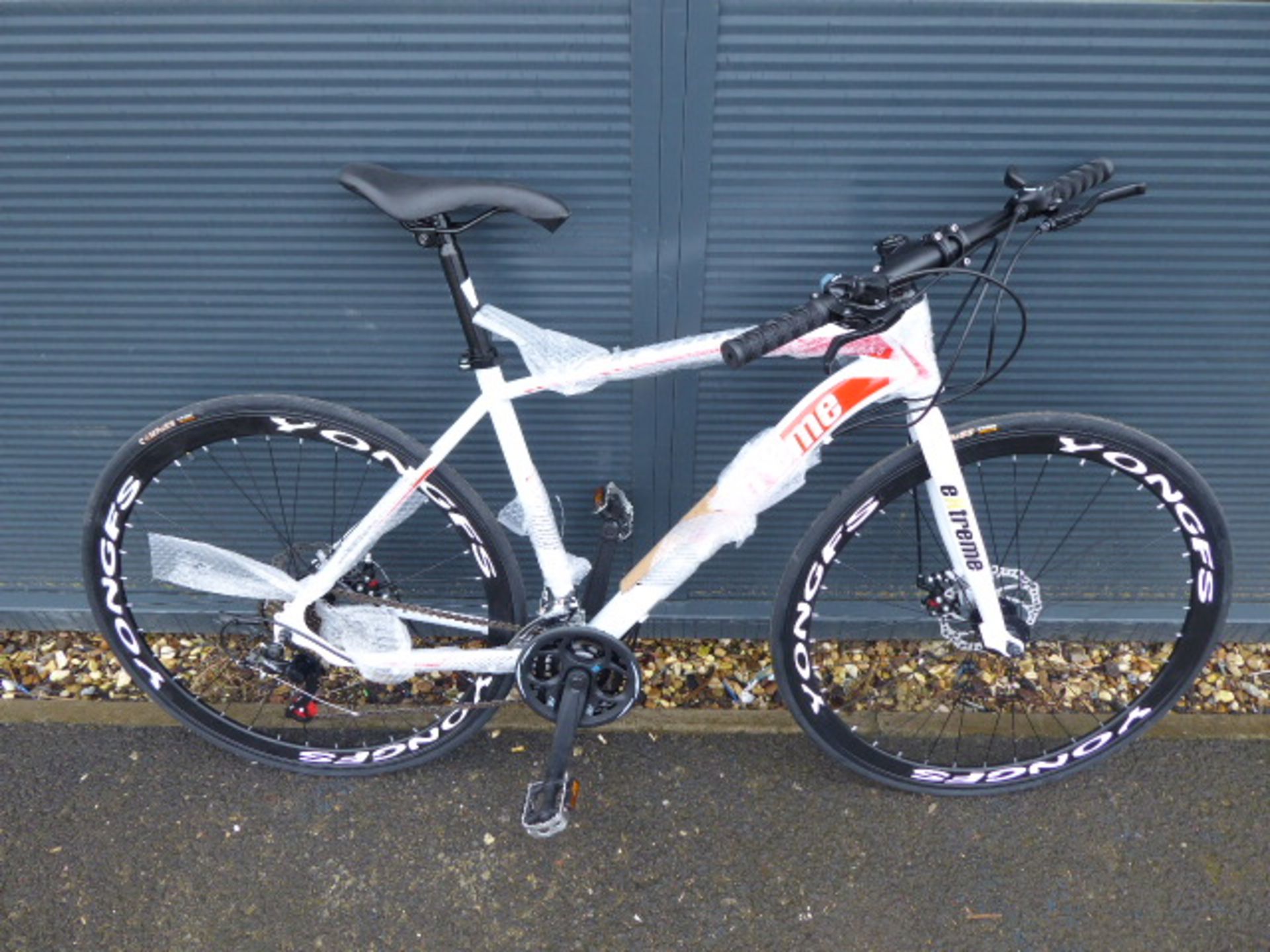 White and red Extreme Shimano geared road bike - Image 2 of 2