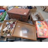 Pallet with 6 boxes containing: serving tray, glassware, Oriental tea service, owl ornaments,