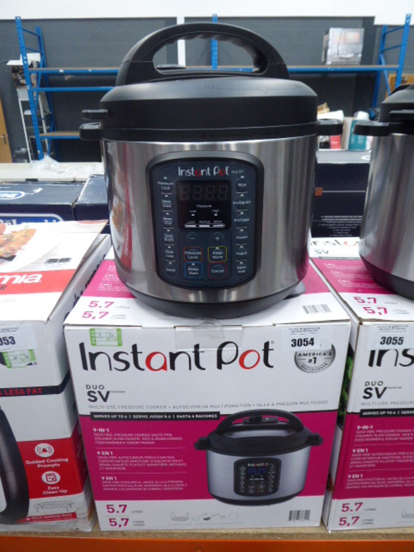 (TN24) Instant Pot multi use pressure cooker with box