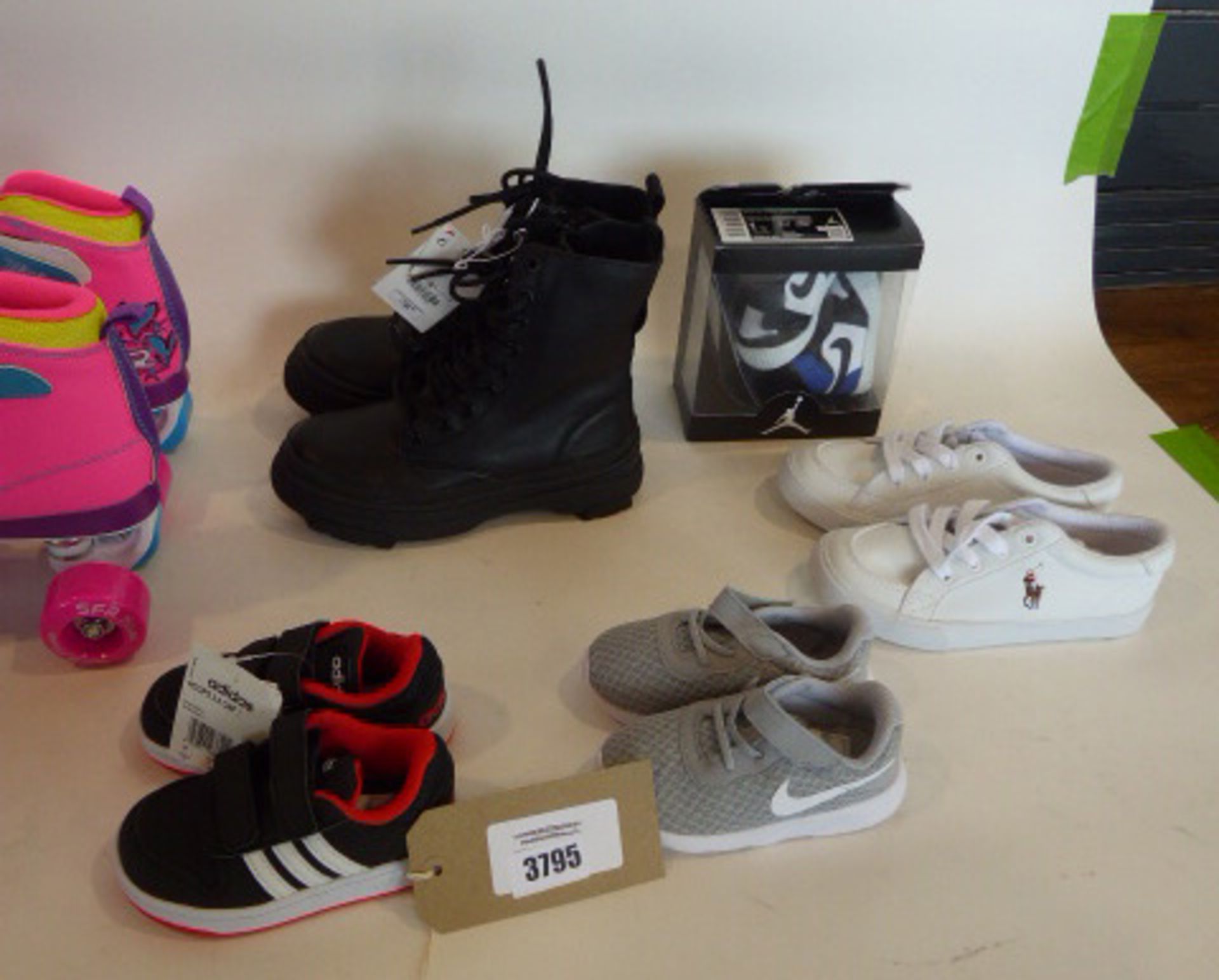 Bag of assorted childrens shoes - Image 3 of 3