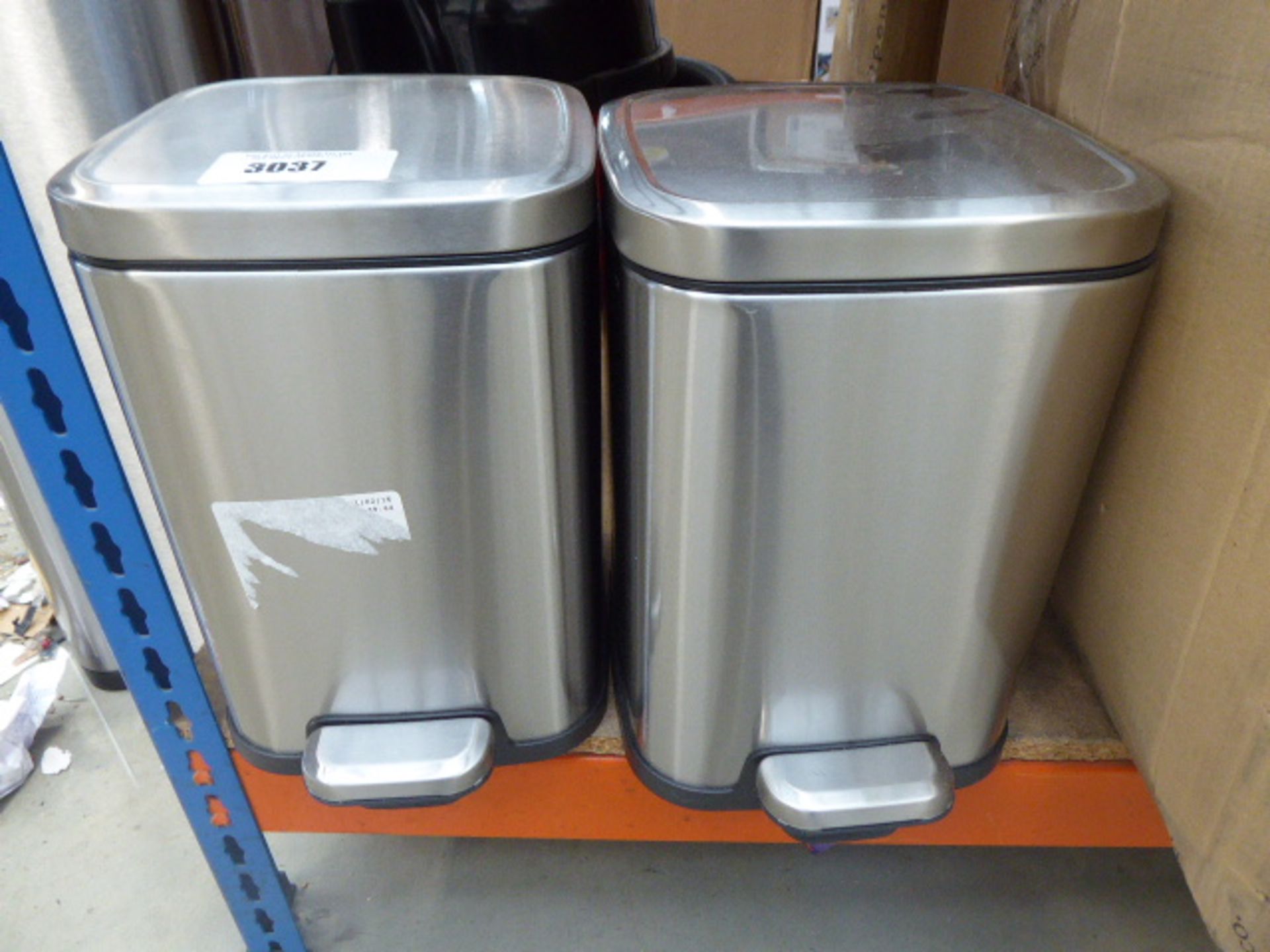 3052 - 2 mini step bins