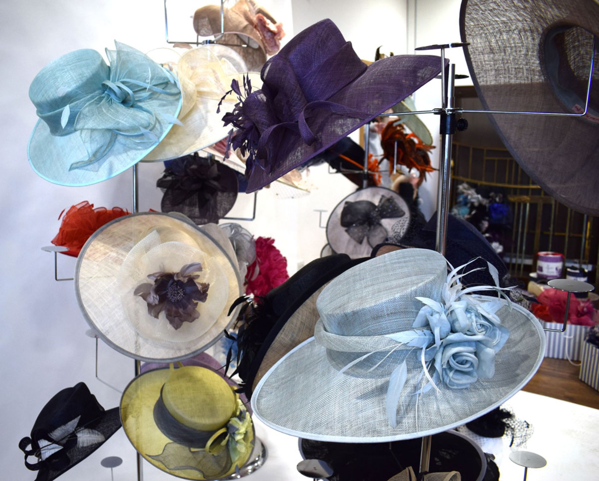 Approx. 45 hats and fascinators in various colours and designs (stands and heads not included) - Image 4 of 6