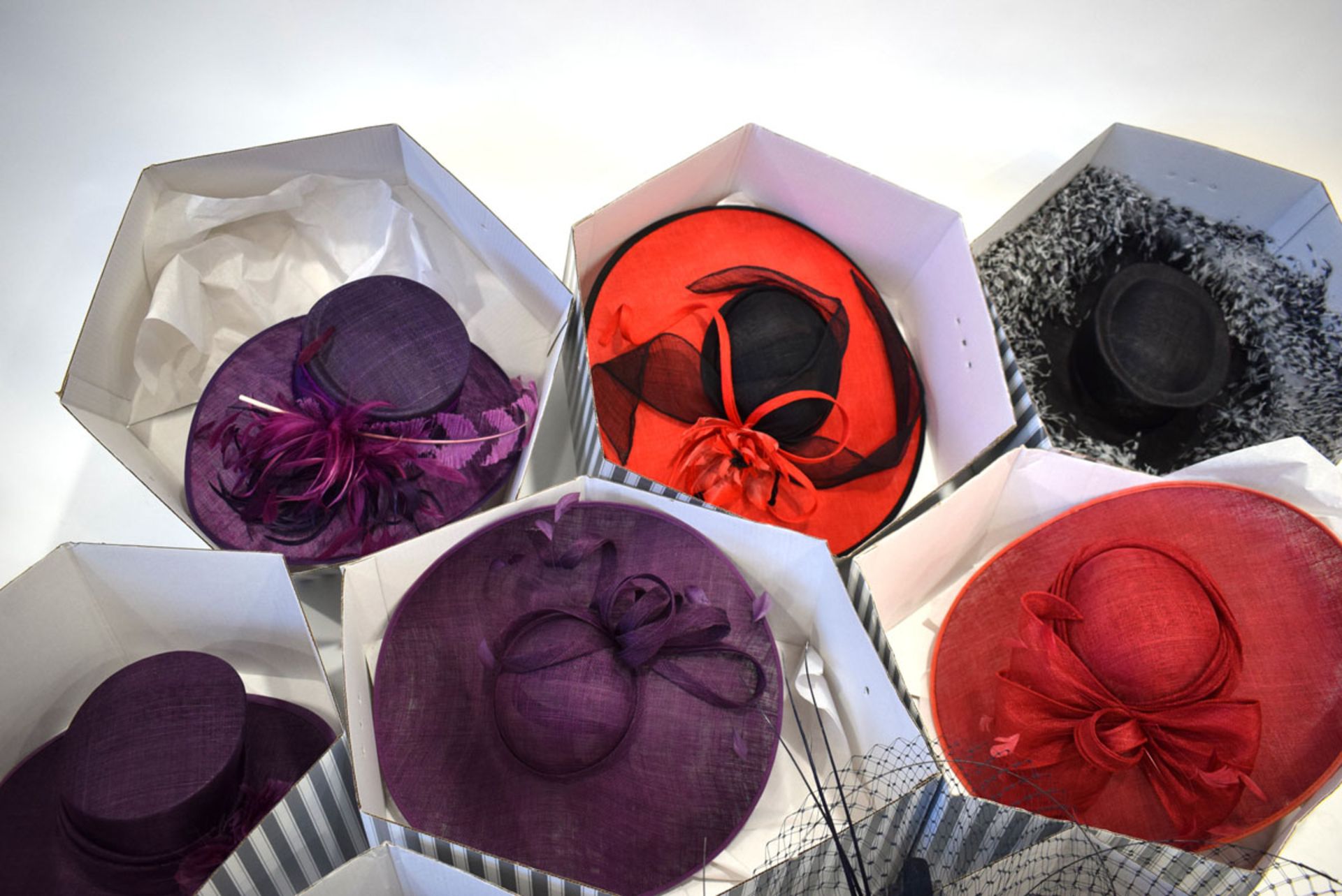 10 boxed hats and hatinators in various colours and designs - Image 3 of 4