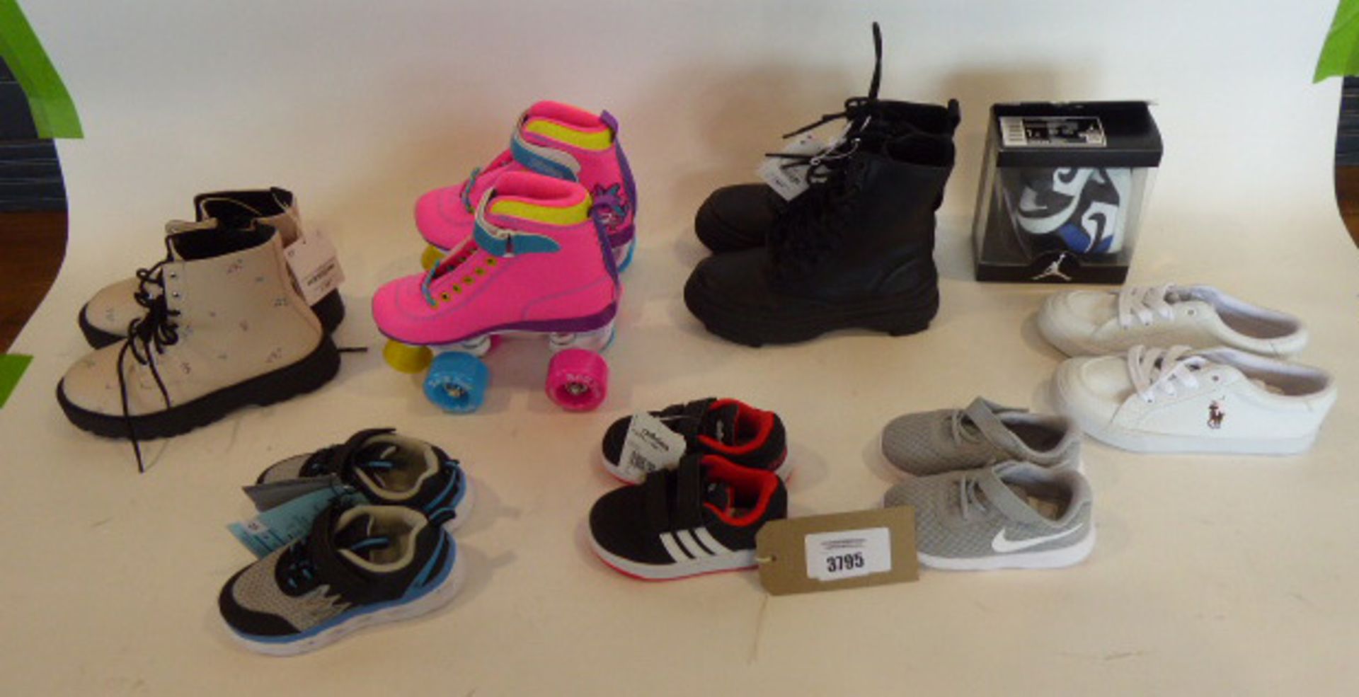 Bag of assorted childrens shoes