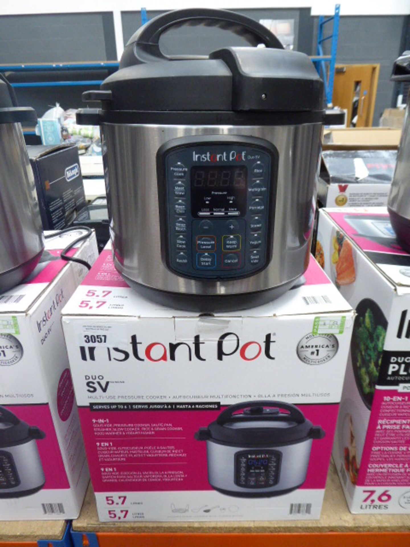 (TN52) Instant Pot multi use pressure cooker with box