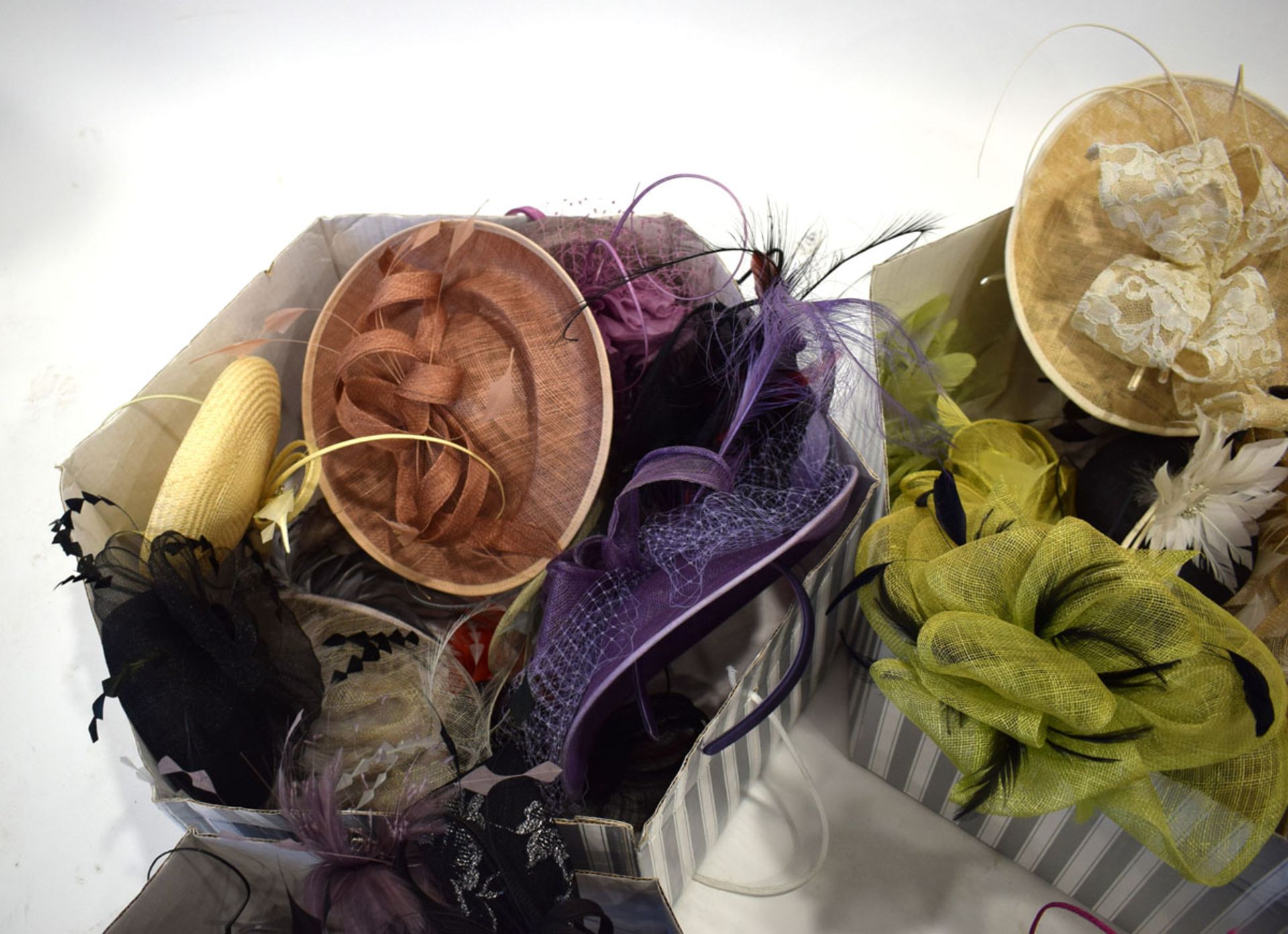 4 boxes of various fascinators in various colours and designs - Image 5 of 5