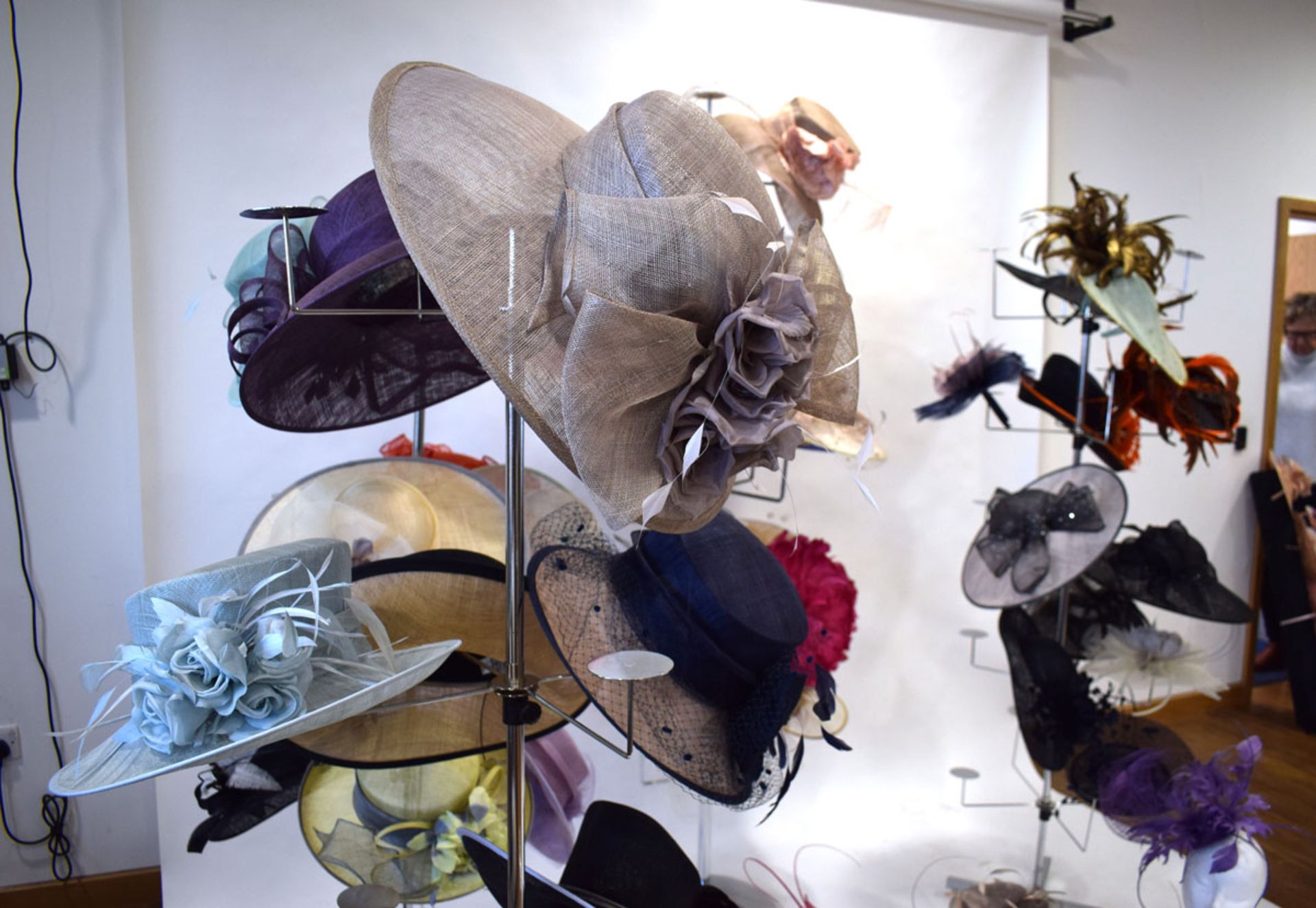 Approx. 45 hats and fascinators in various colours and designs (stands and heads not included) - Image 5 of 6