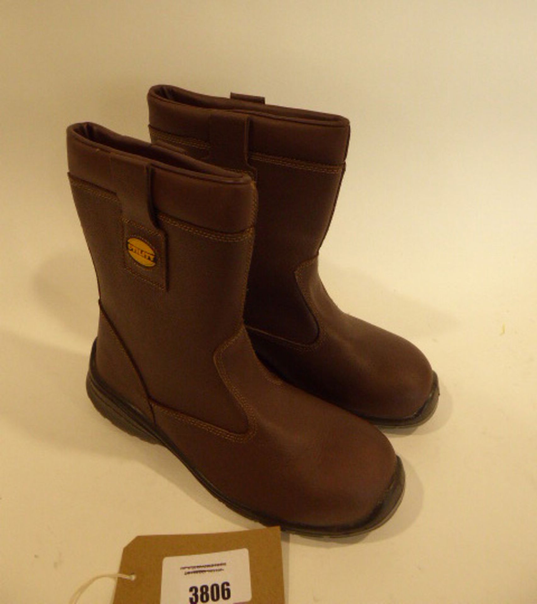 Diadora safety boots size EU 41 - Image 2 of 3