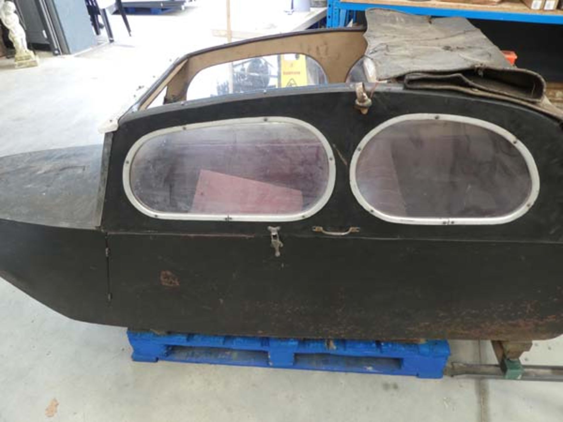 Pallet containing a vintage motorcycle sidecar, wheel and backbox - Image 4 of 5