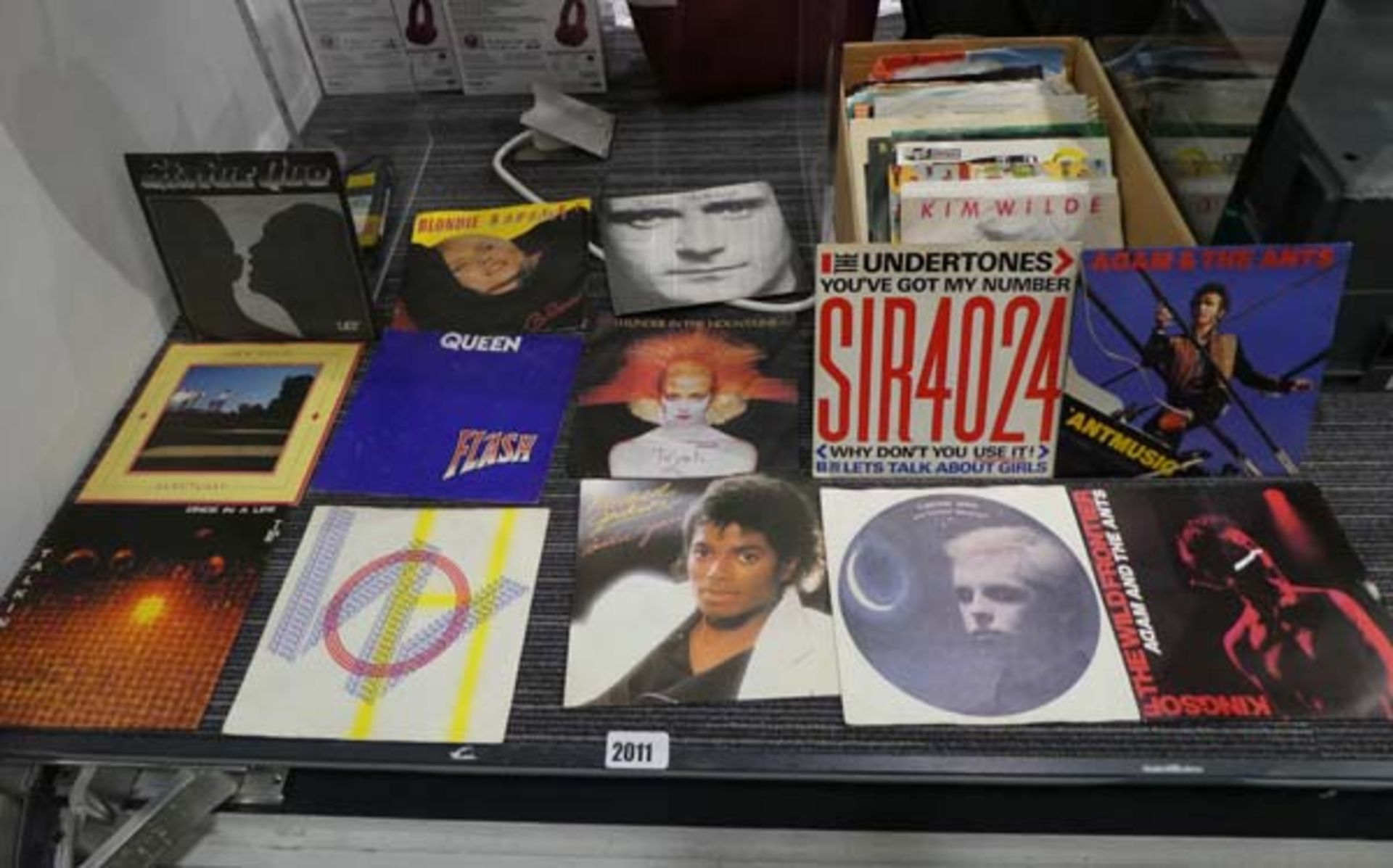 Approx 40+ vinyl 7'' singles to include Michael Jackson's Billie Jean, Phil Collins In The Air