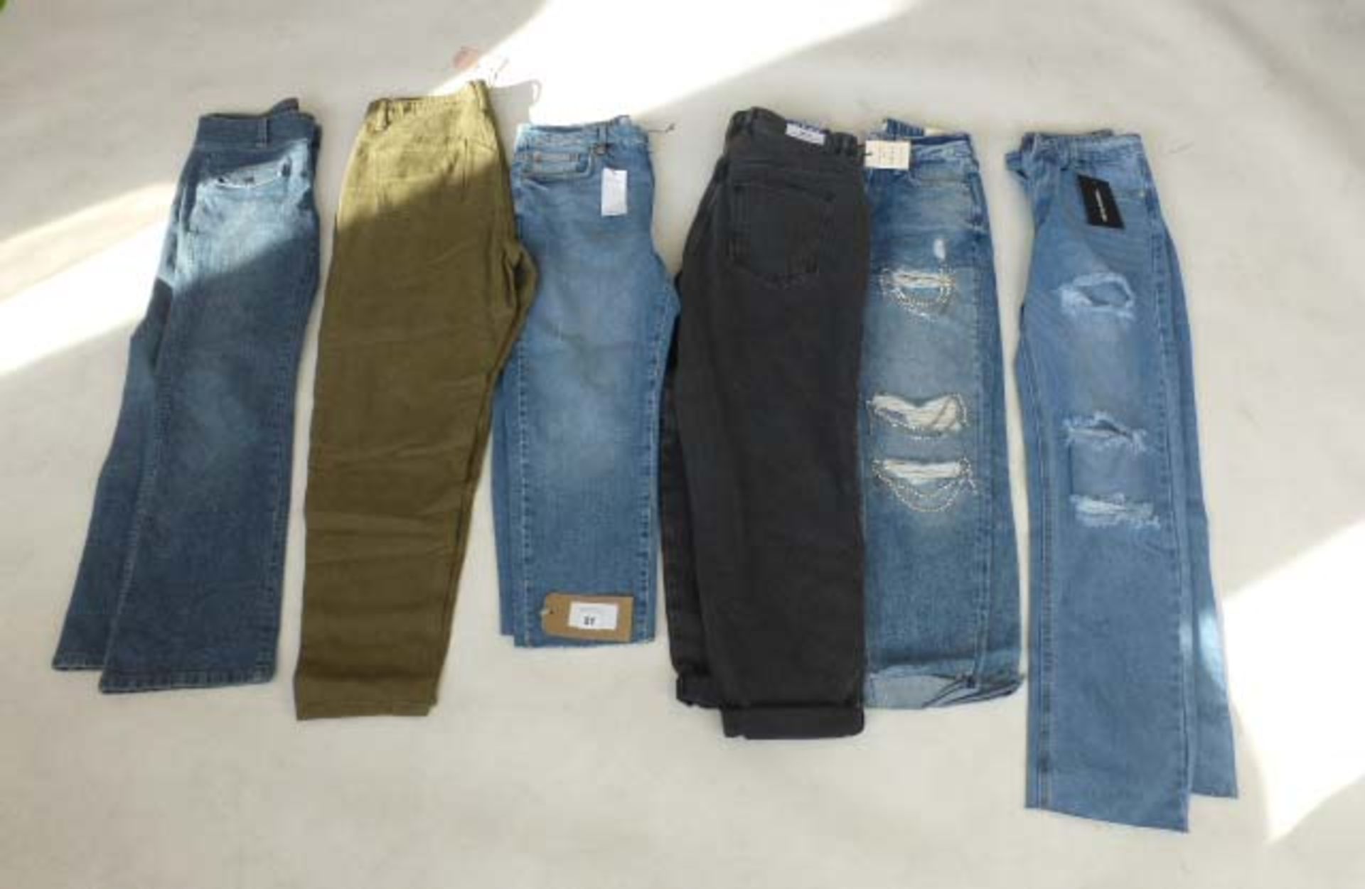 Selection of denim wear to include River Island, New Look, PrettyLittleThing, etc